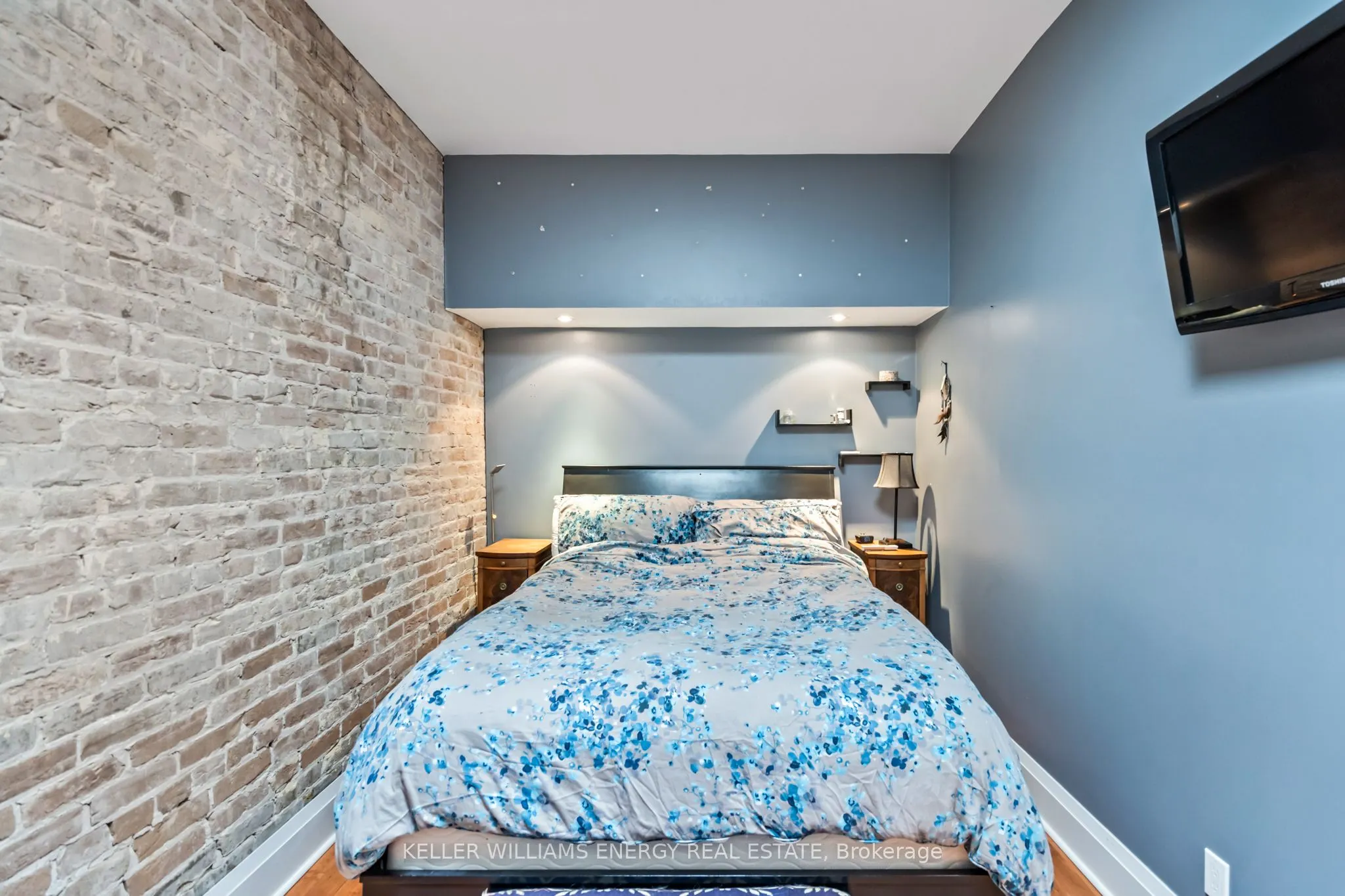 70 Brock Street W