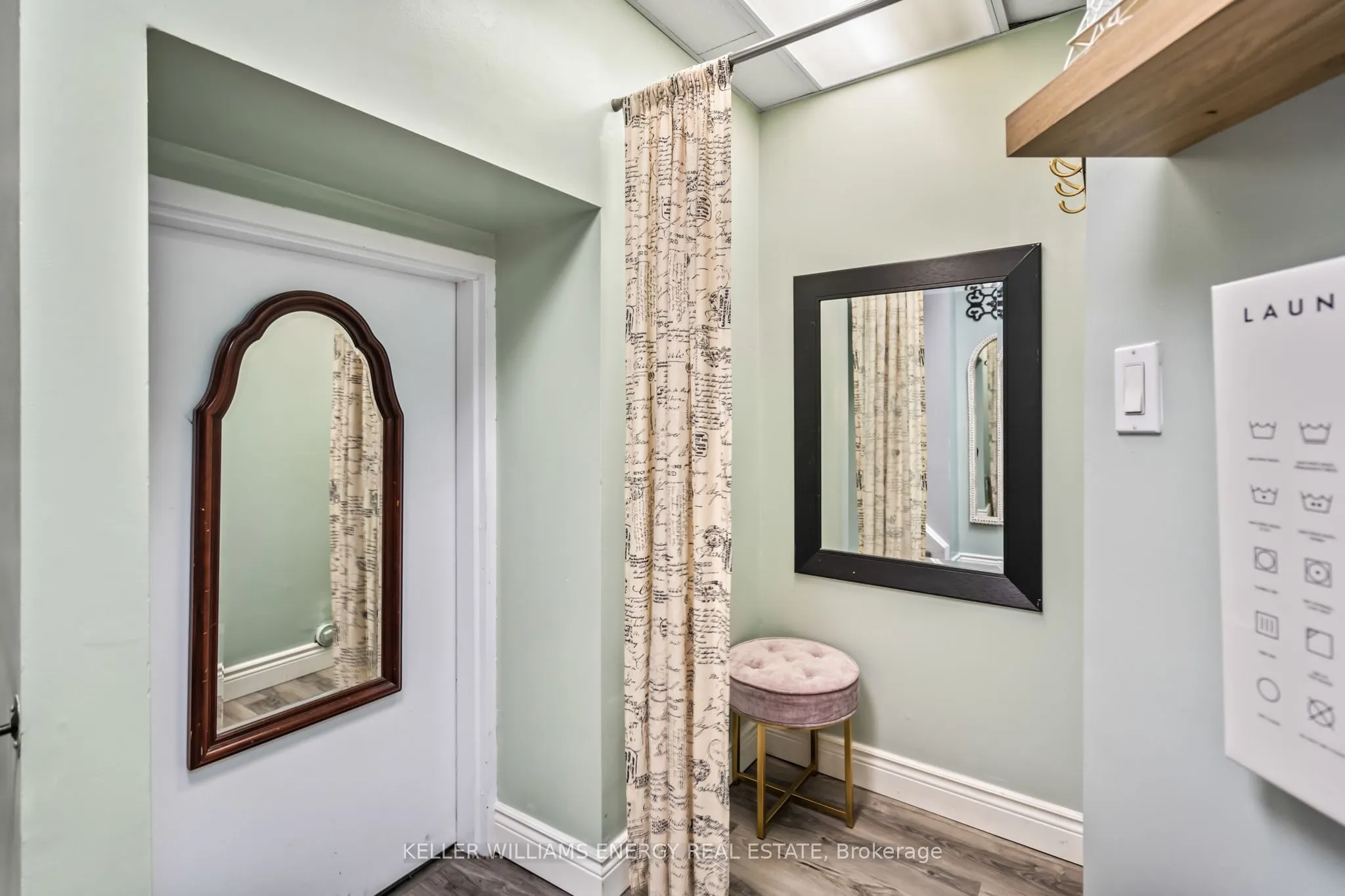 70 Brock Street W