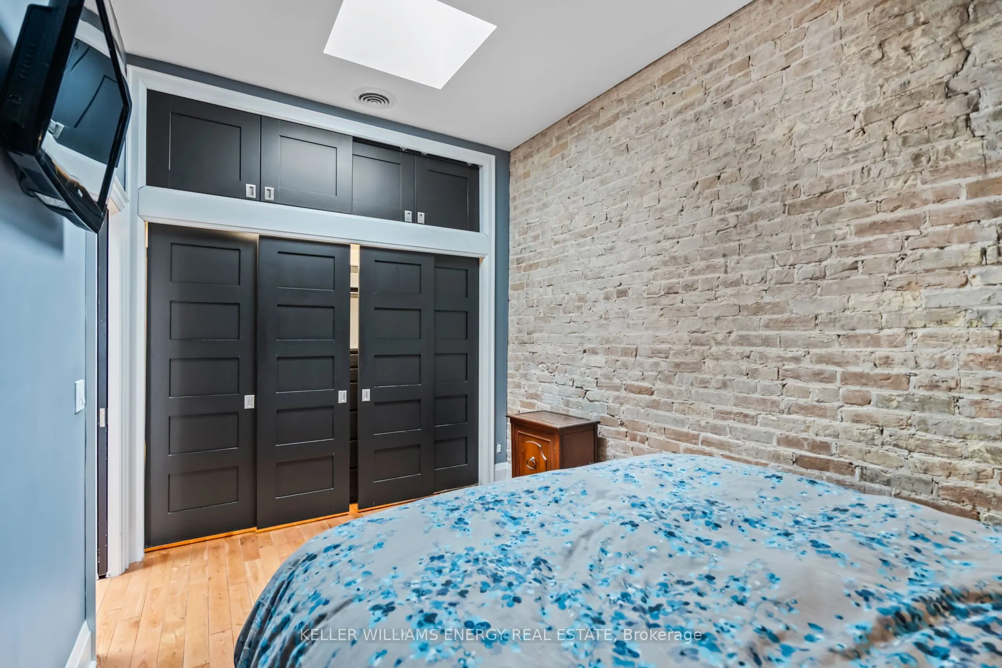70 Brock Street W