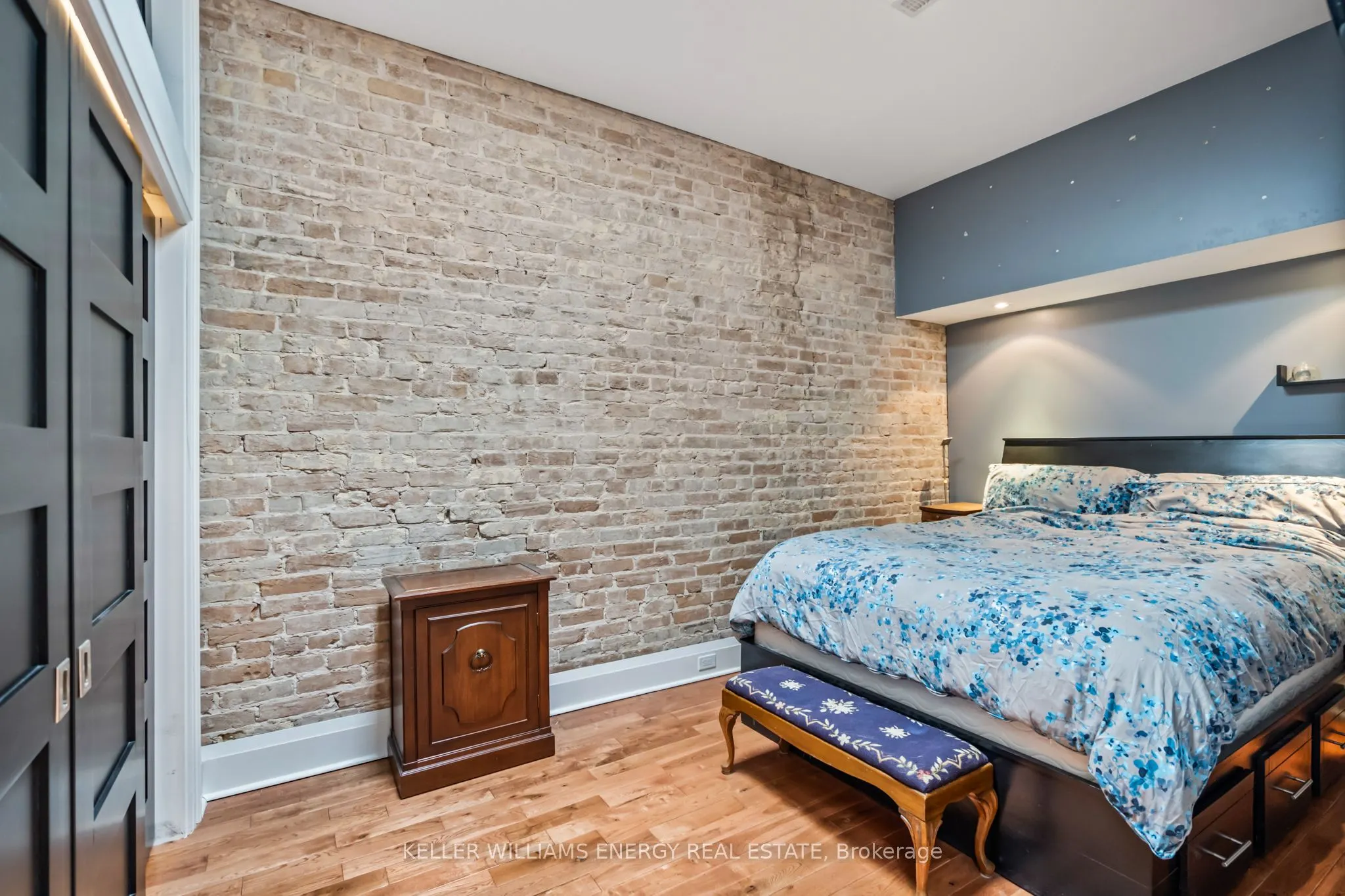 70 Brock Street W