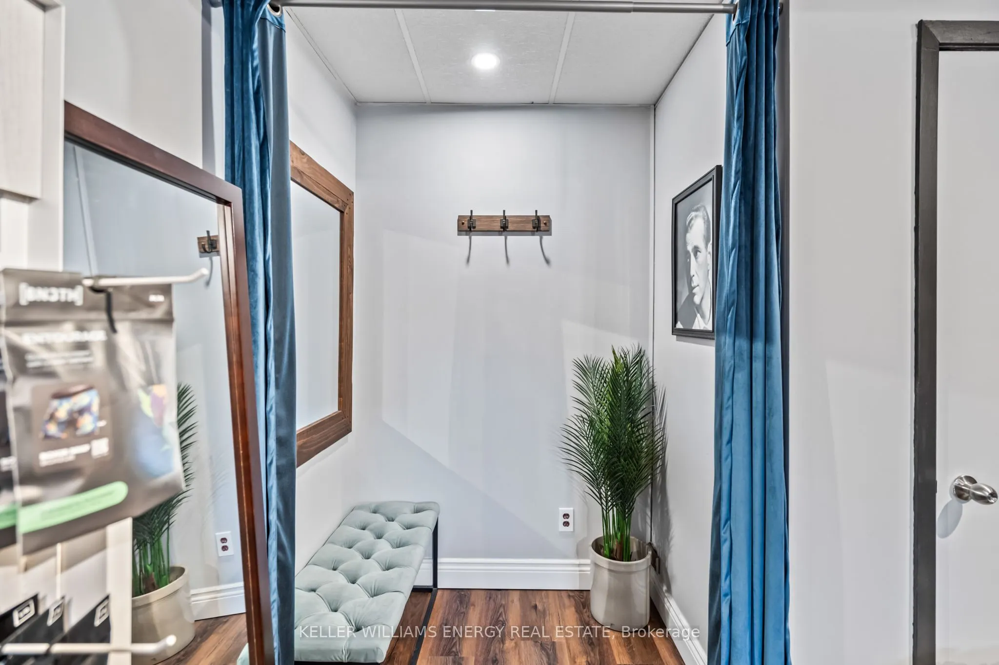 70 Brock Street W