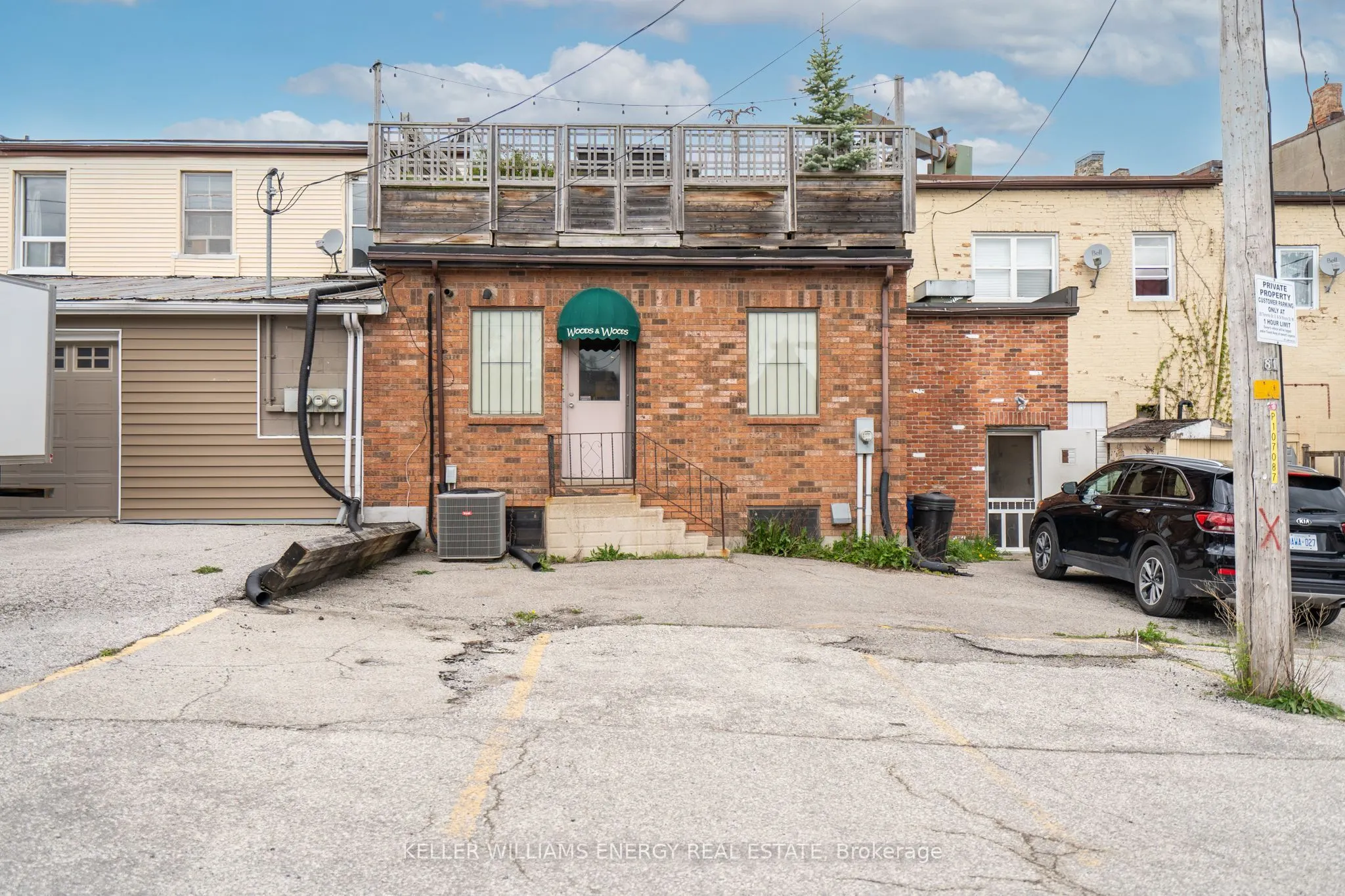 70 Brock Street W