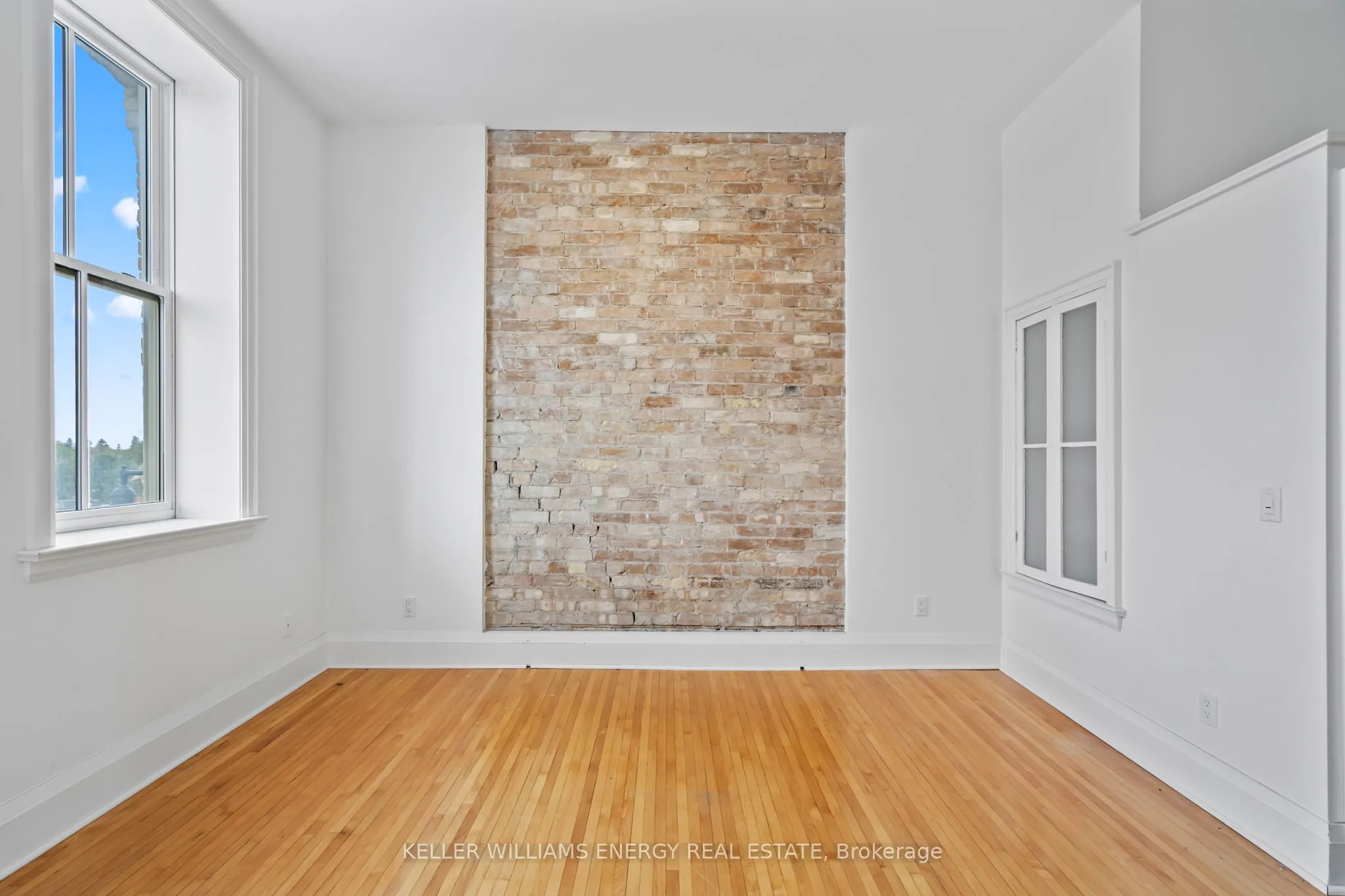 70 Brock Street W