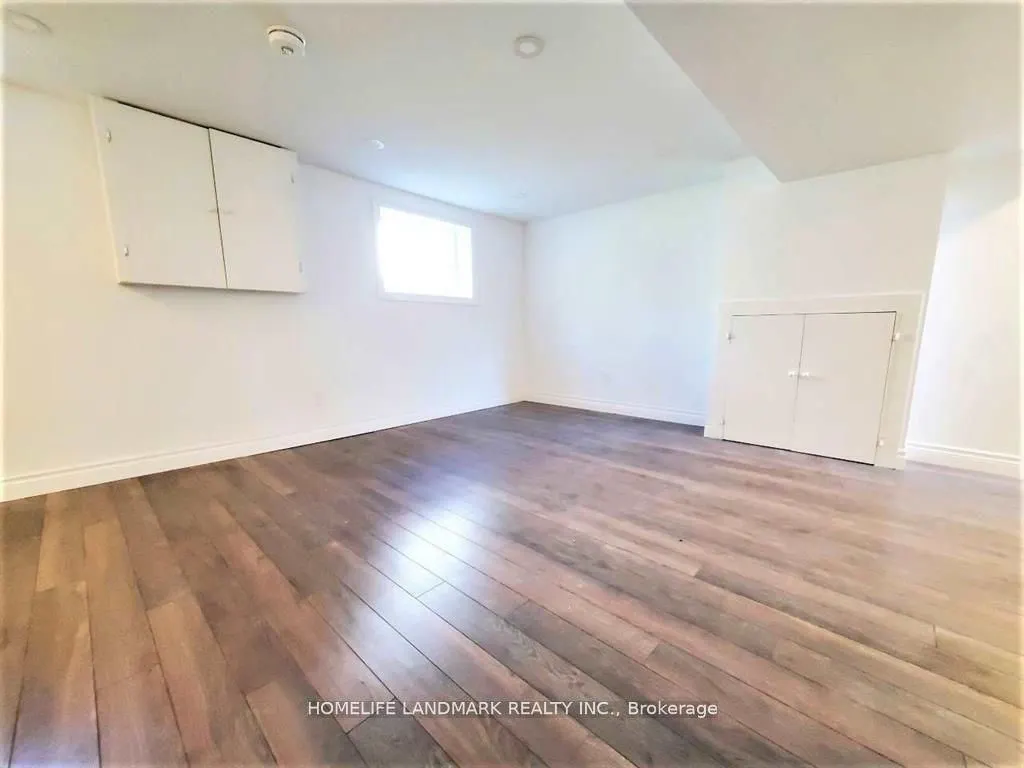 22 Knowles Crescent