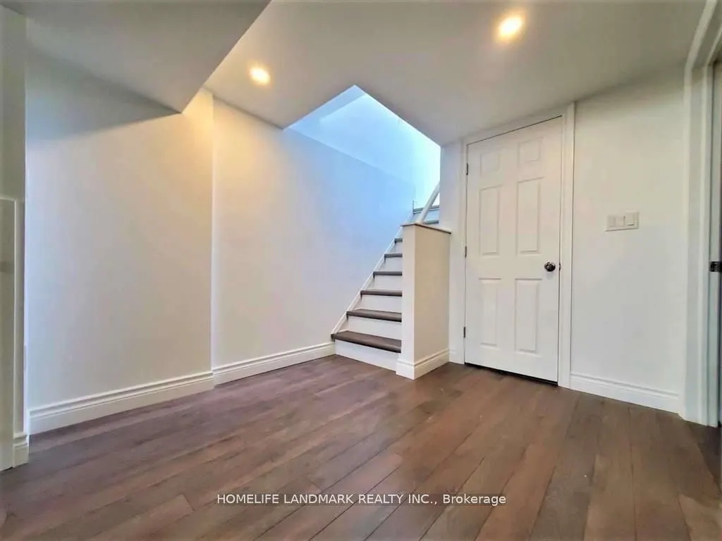 22 Knowles Crescent