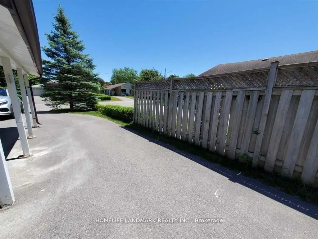 22 Knowles Crescent