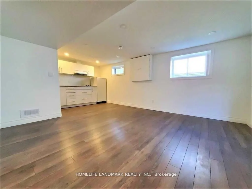 22 Knowles Crescent
