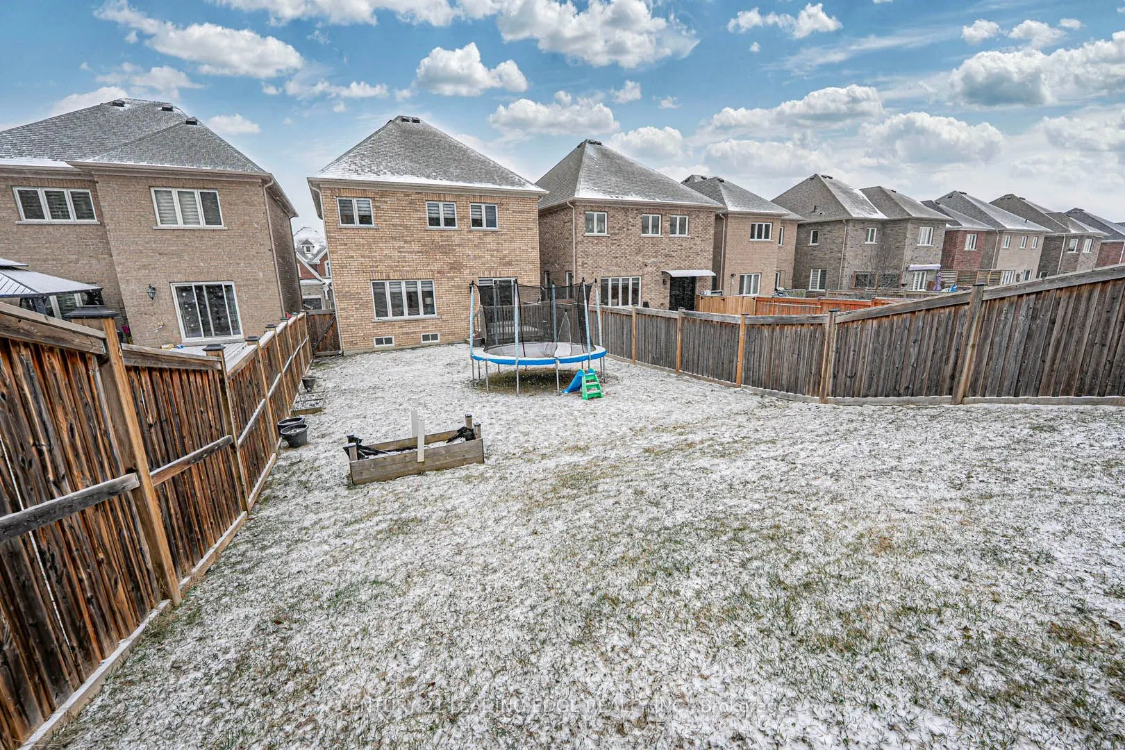 87 Ridge Gate Crescent
