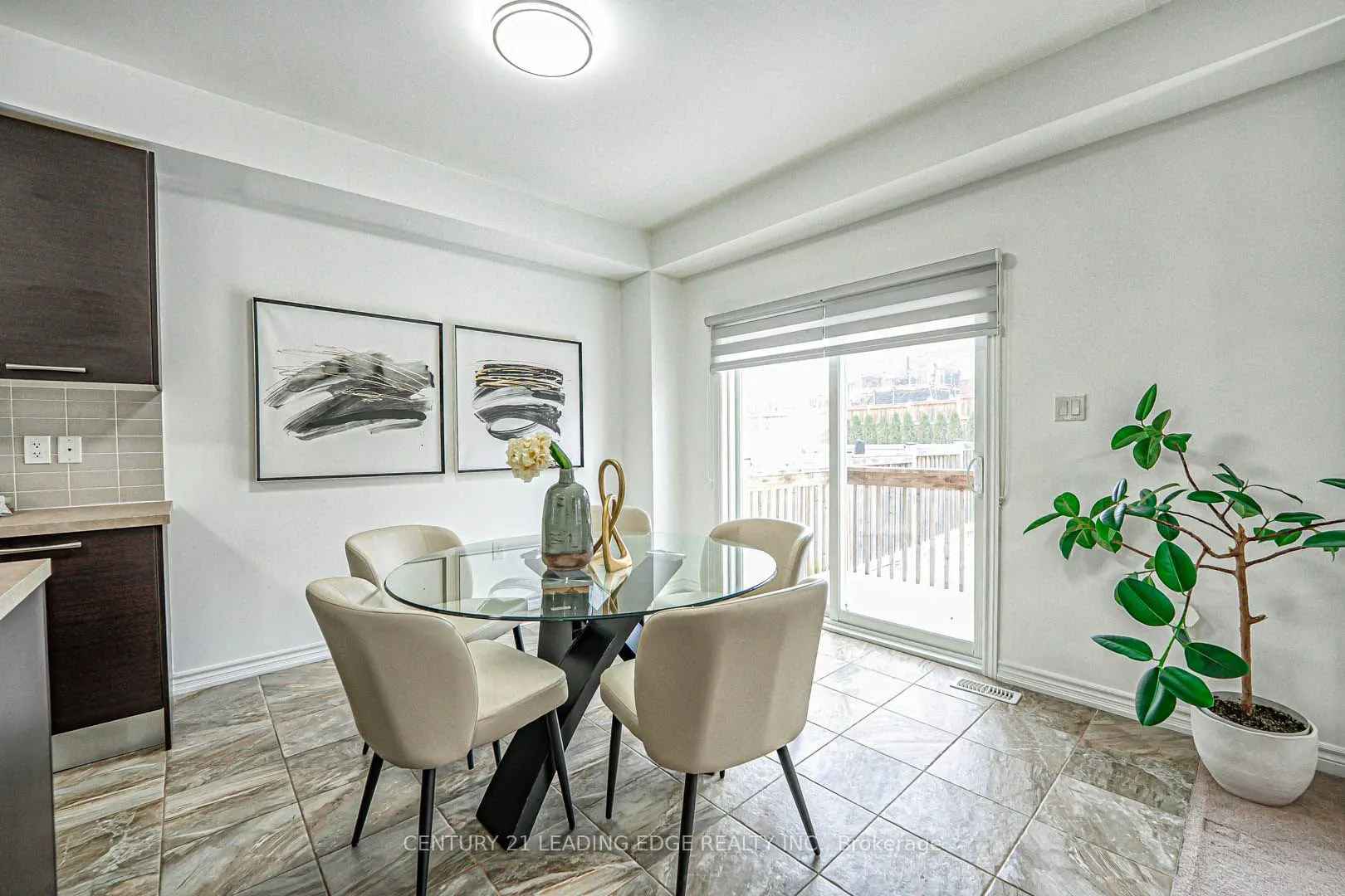87 Ridge Gate Crescent