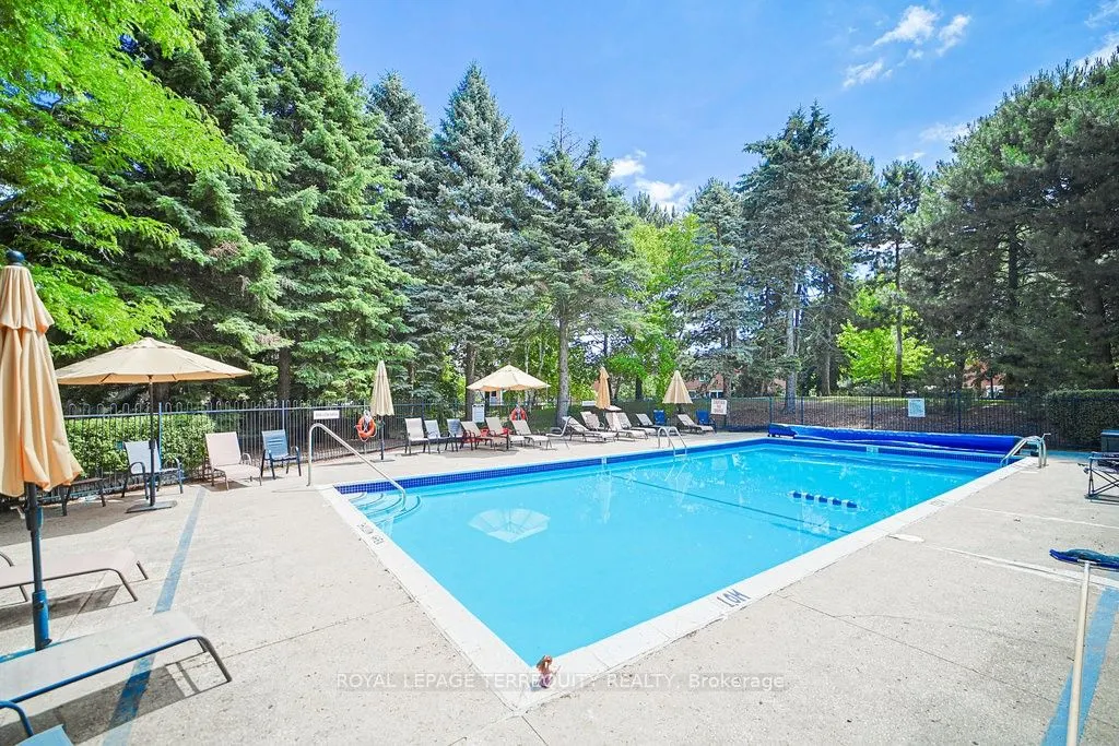 7601 Bathurst Street, #615