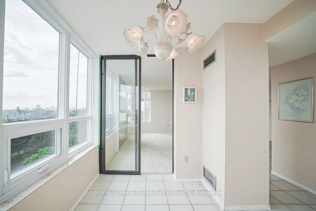 7601 Bathurst Street, #615