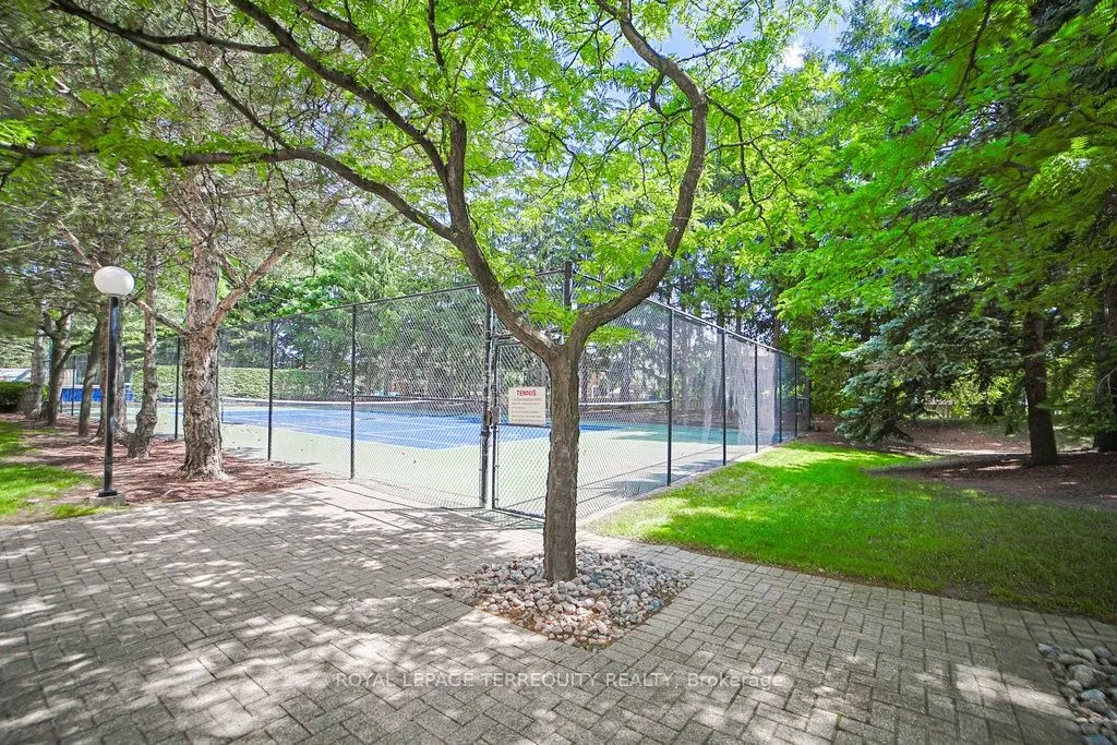 7601 Bathurst Street, #615