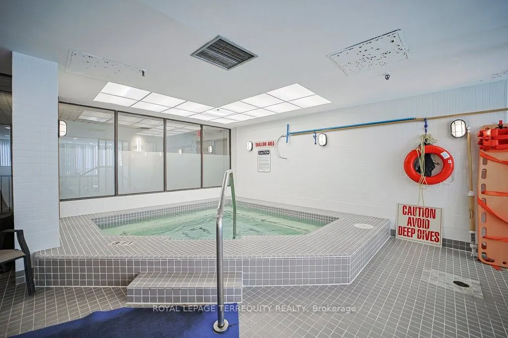 7601 Bathurst Street, #615