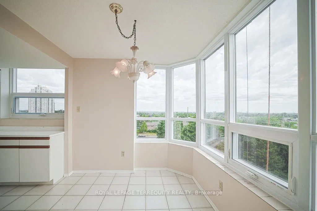 7601 Bathurst Street, #615