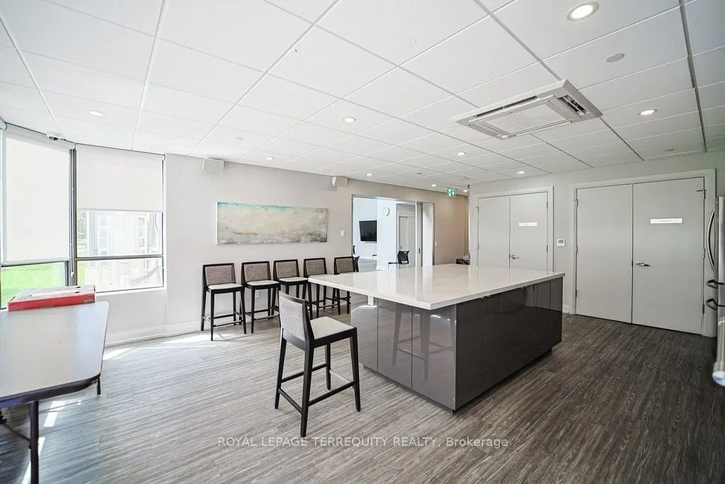 7601 Bathurst Street, #615