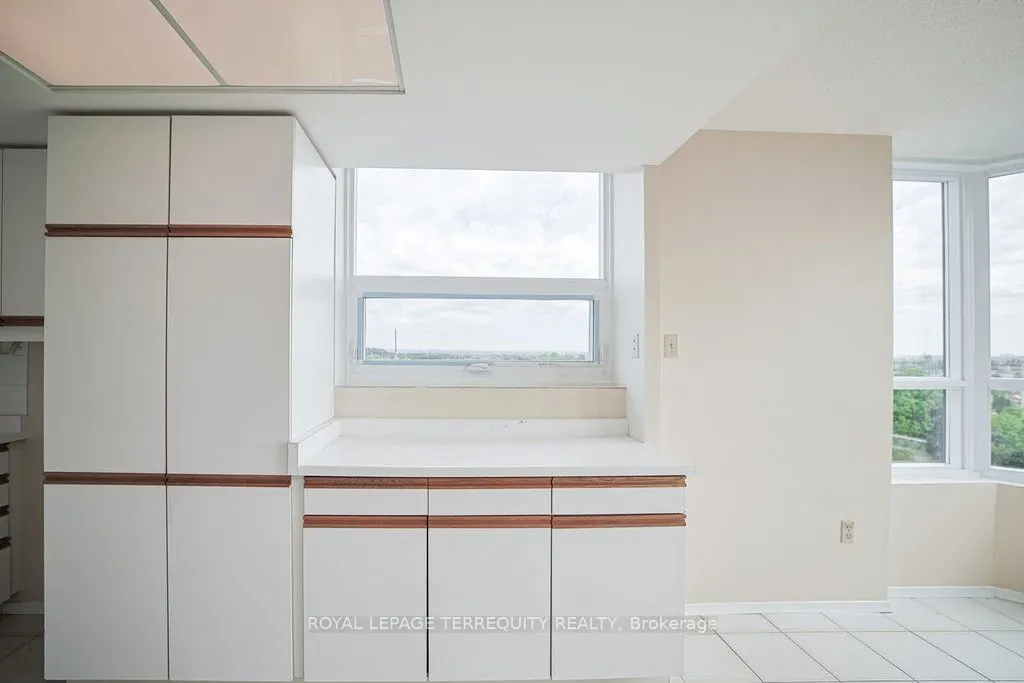 7601 Bathurst Street, #615