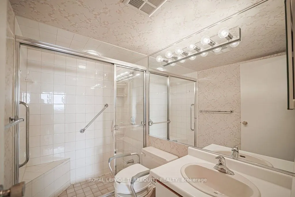 7601 Bathurst Street, #615