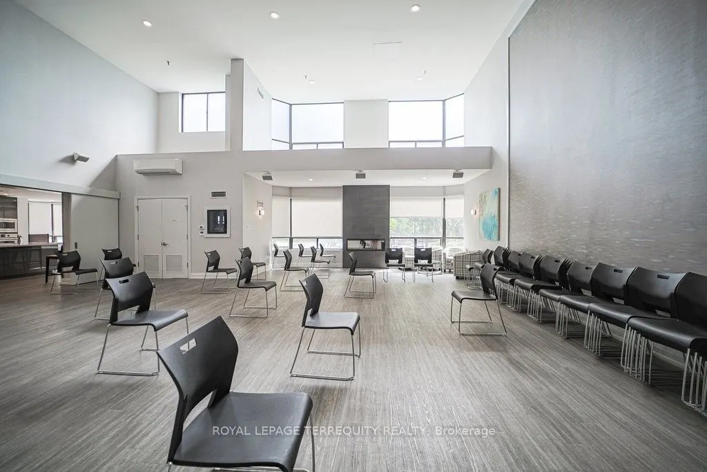 7601 Bathurst Street, #615