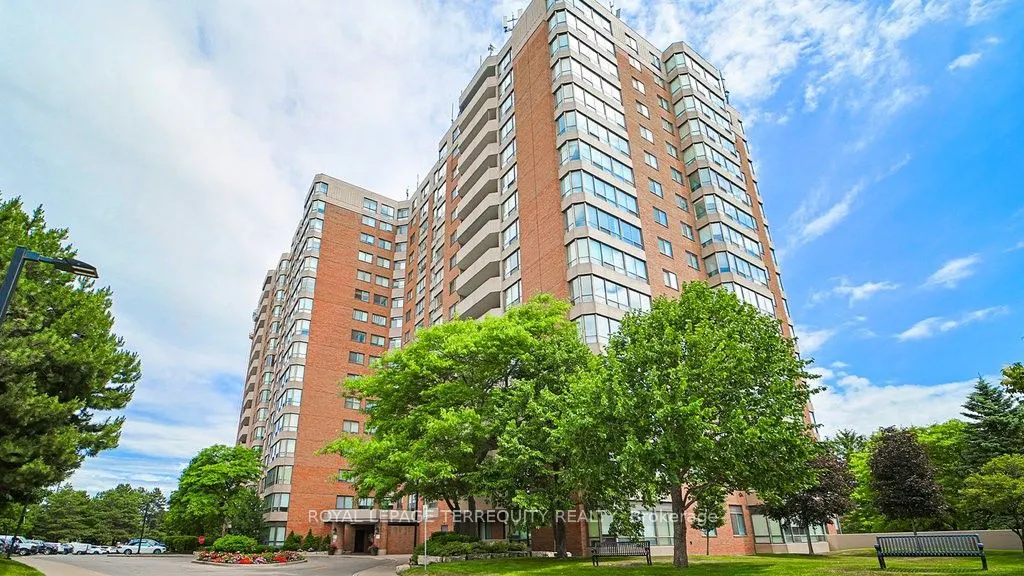 7601 Bathurst Street, #615