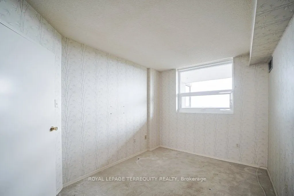 7601 Bathurst Street, #615