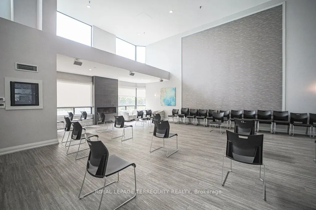 7601 Bathurst Street, #615