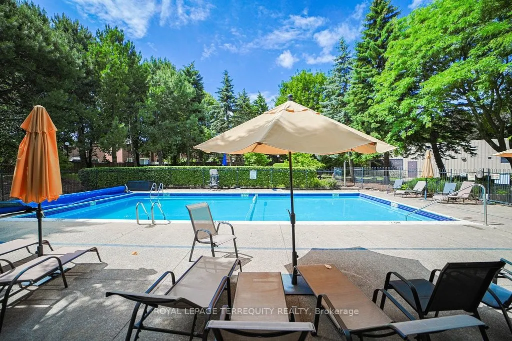 7601 Bathurst Street, #615