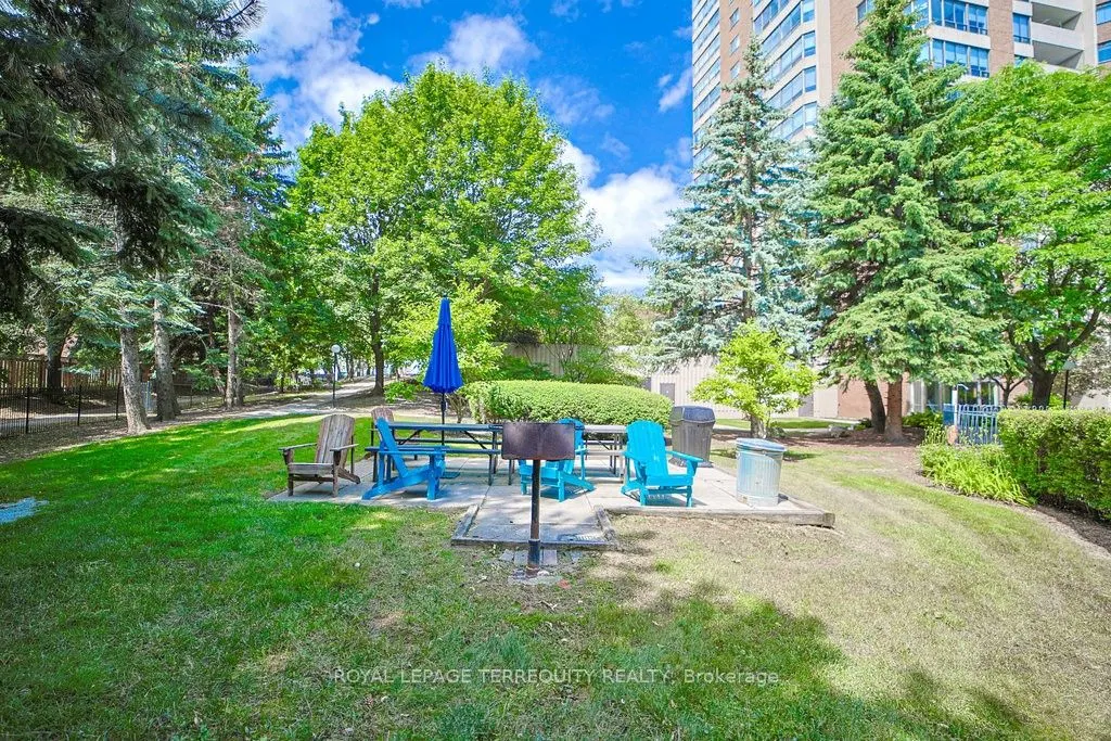 7601 Bathurst Street, #615
