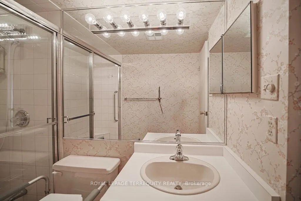 7601 Bathurst Street, #615