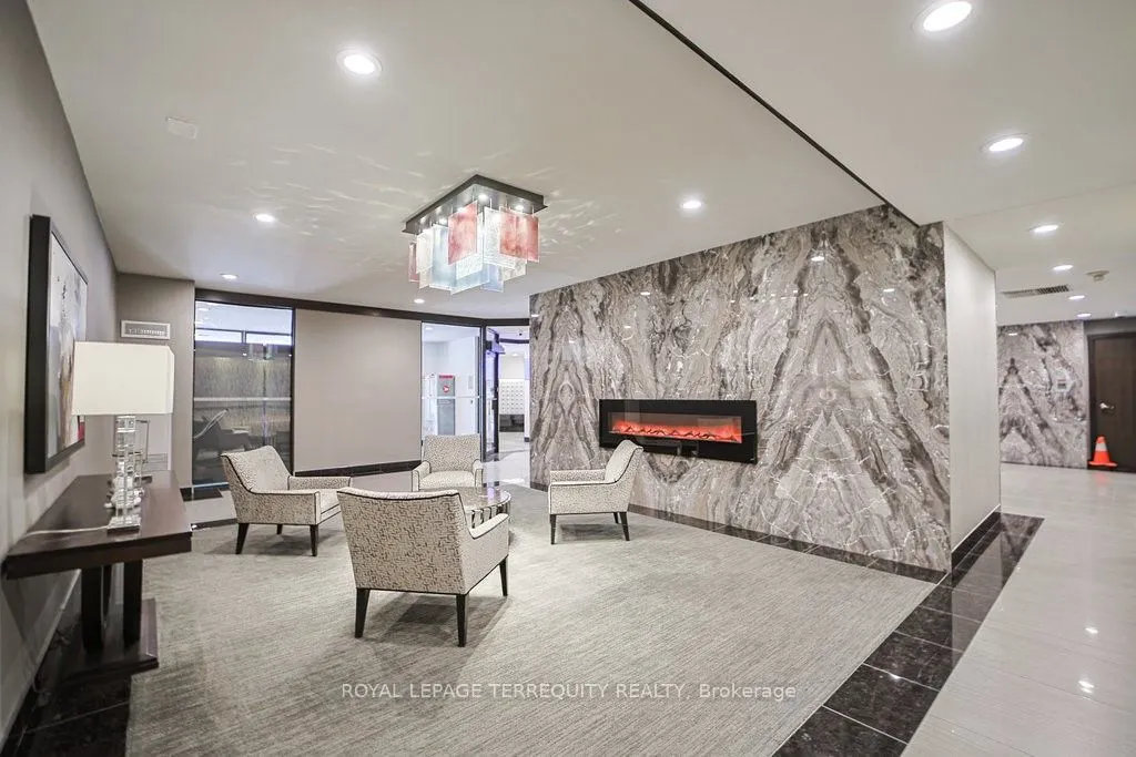 7601 Bathurst Street, #615