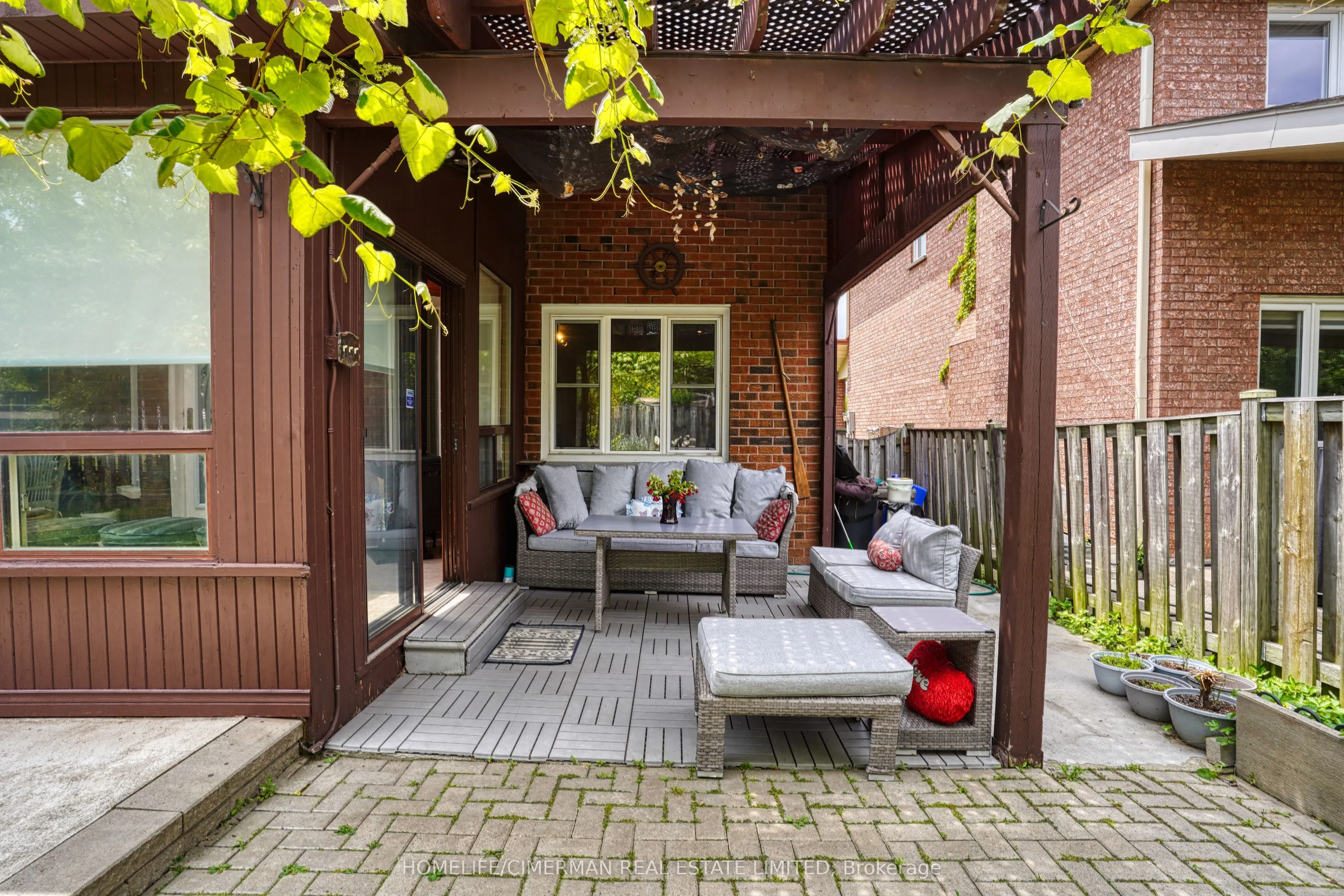 40 Queenston Crescent
