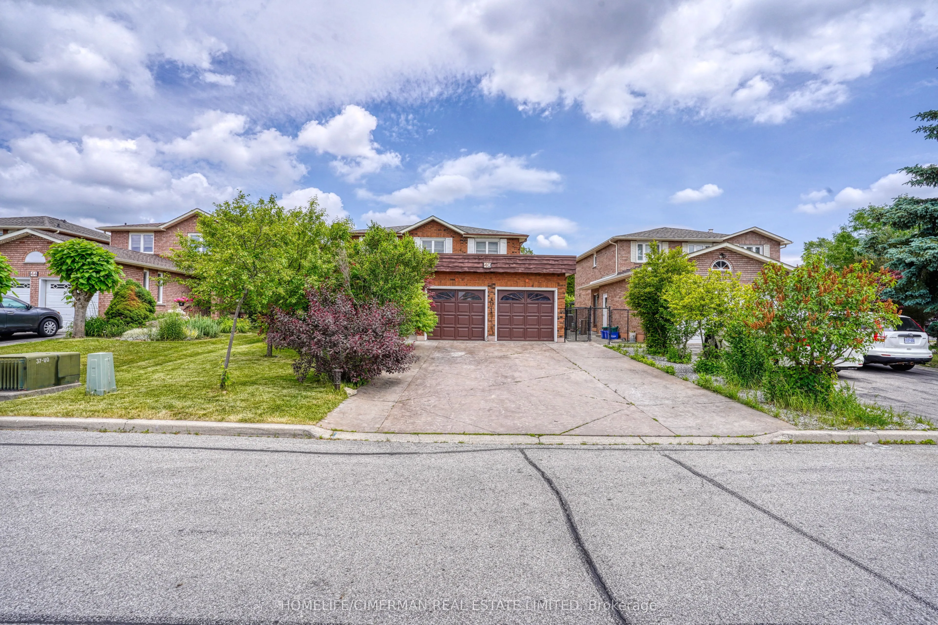 40 Queenston Crescent