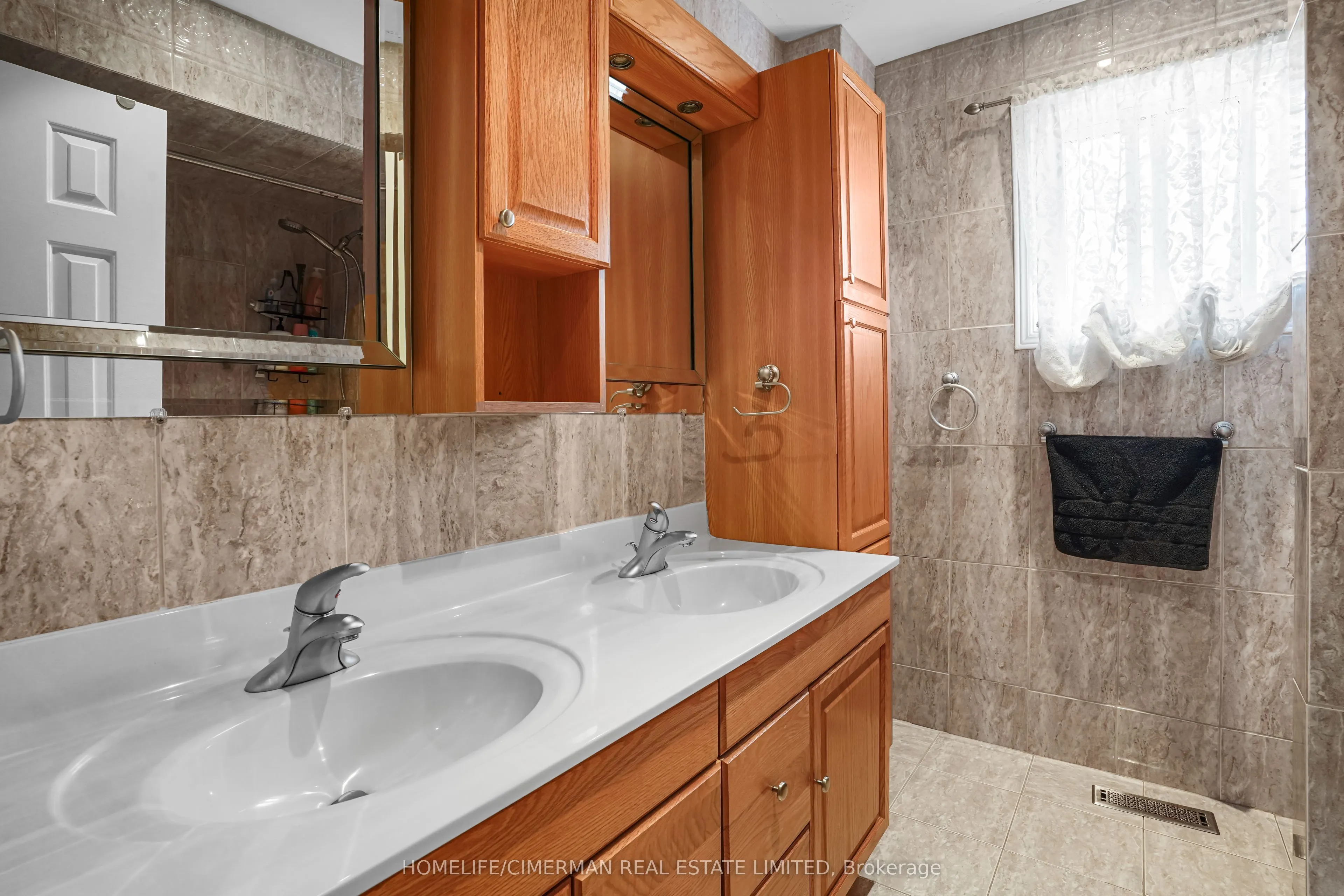 40 Queenston Crescent