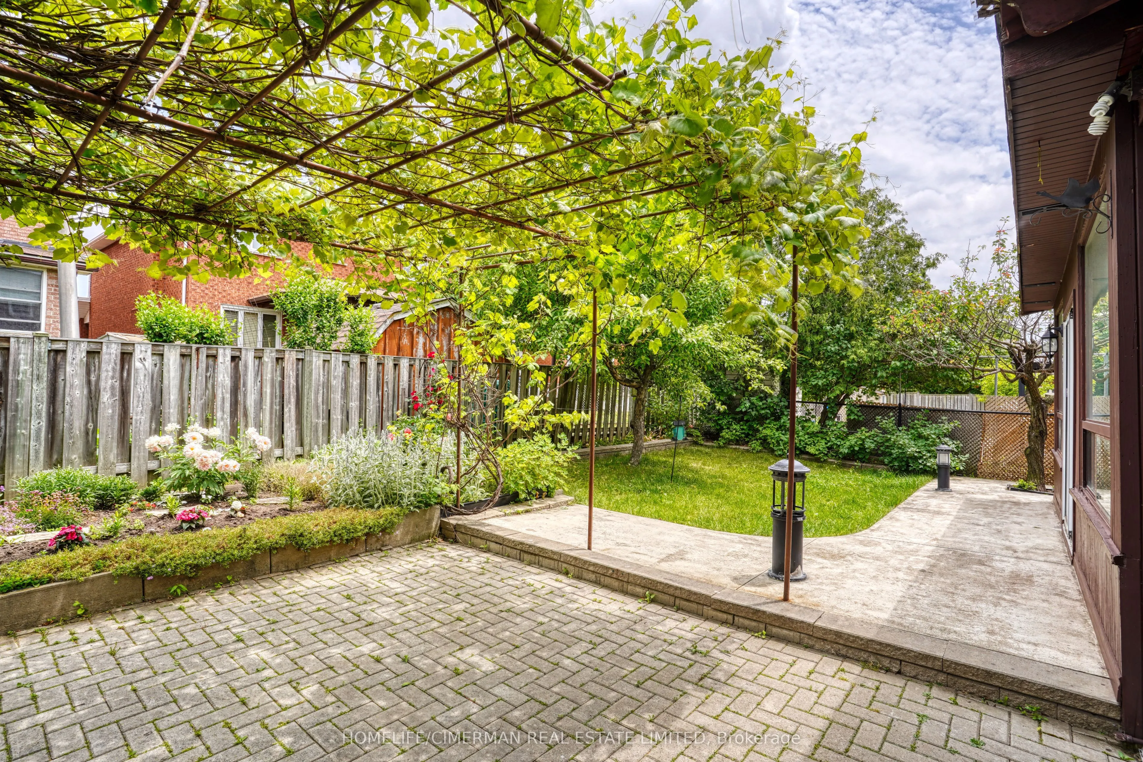40 Queenston Crescent
