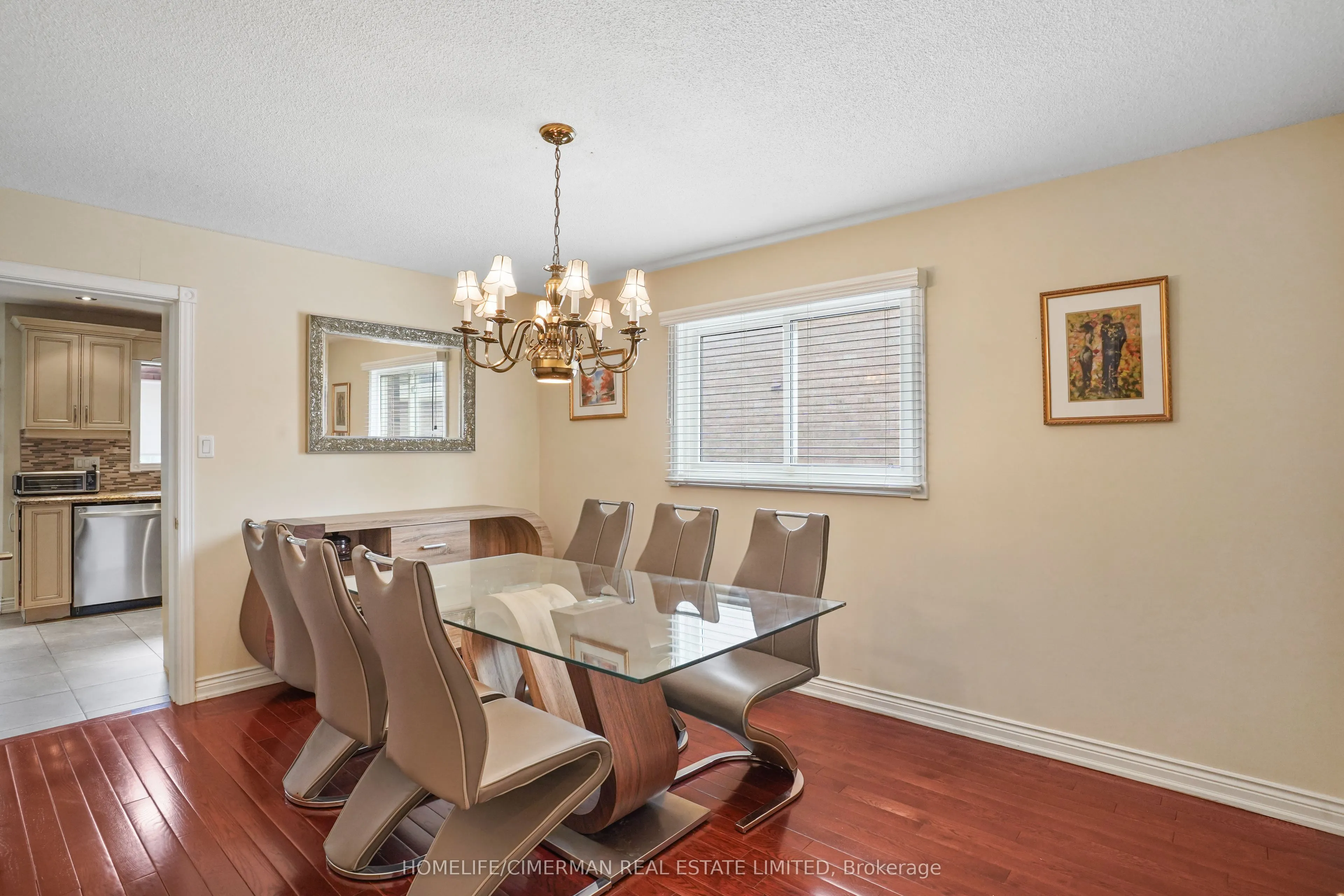 40 Queenston Crescent