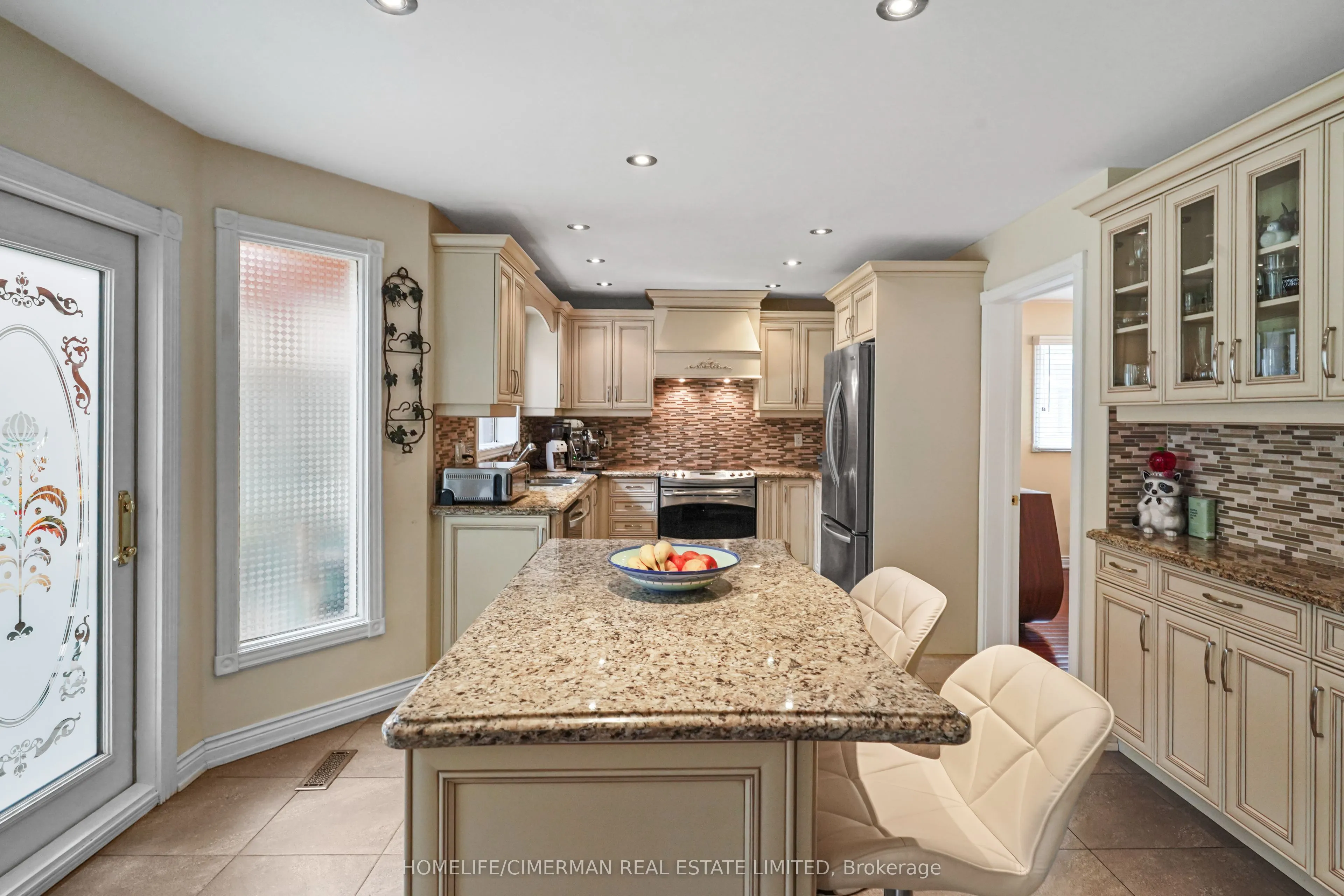40 Queenston Crescent