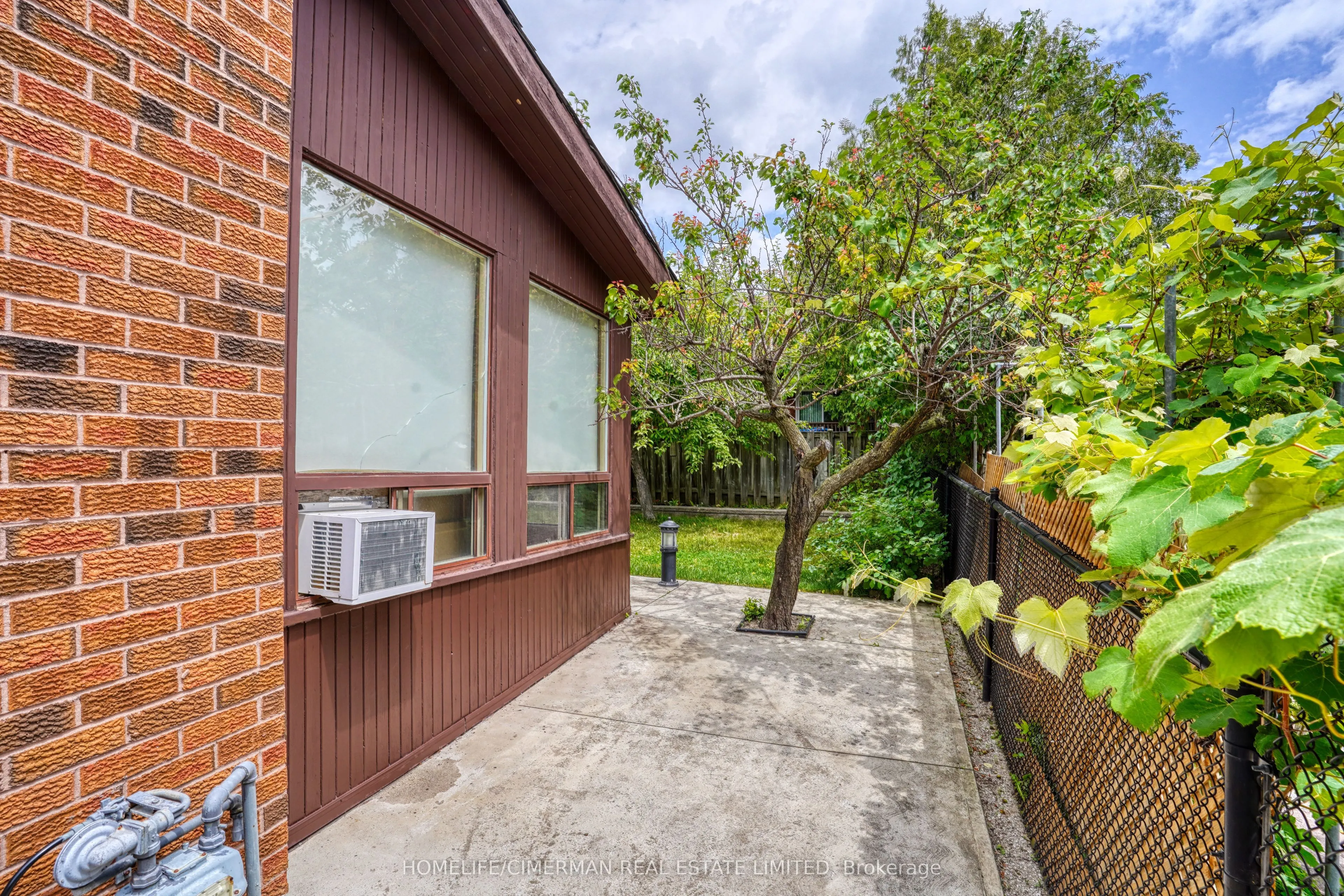 40 Queenston Crescent