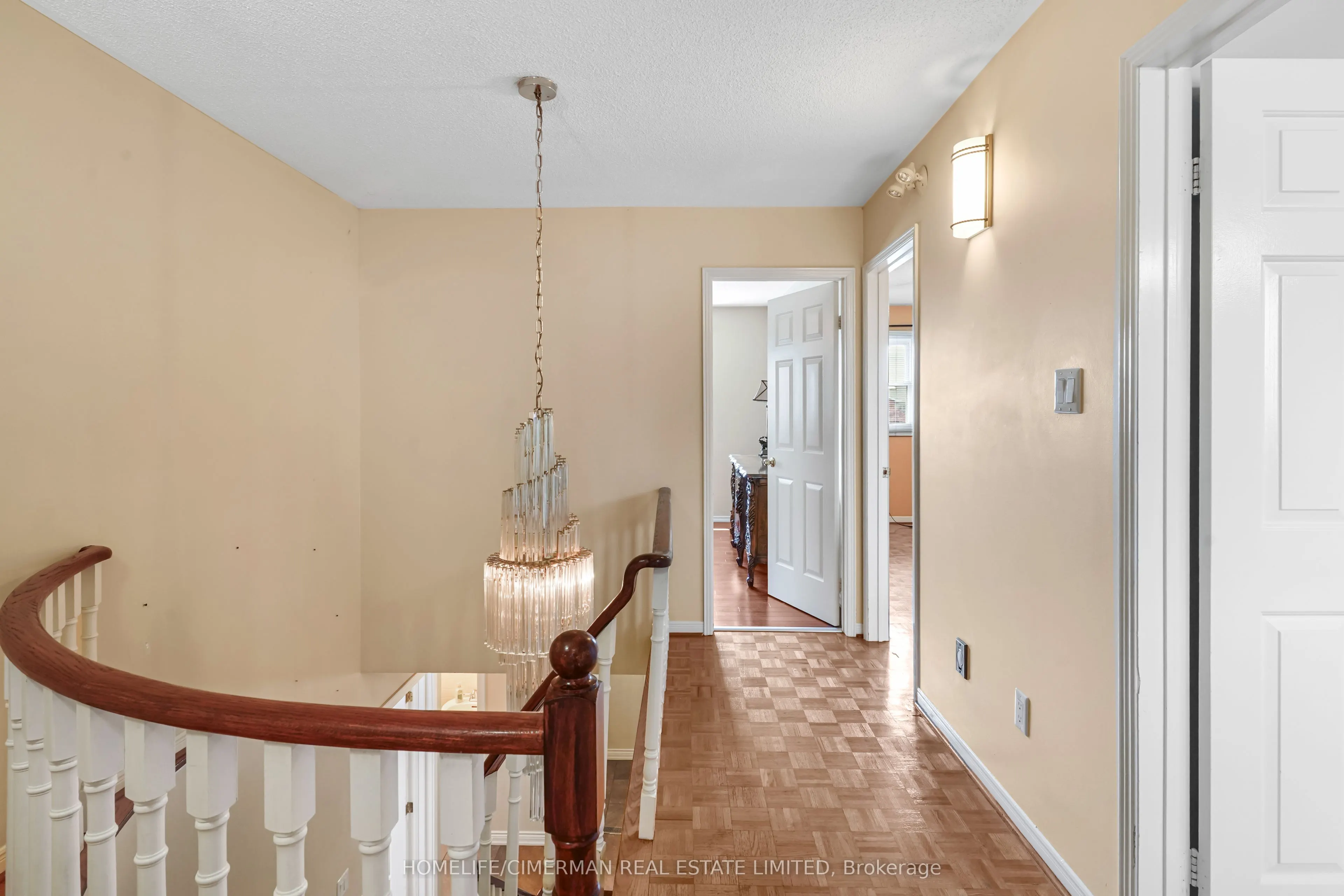 40 Queenston Crescent