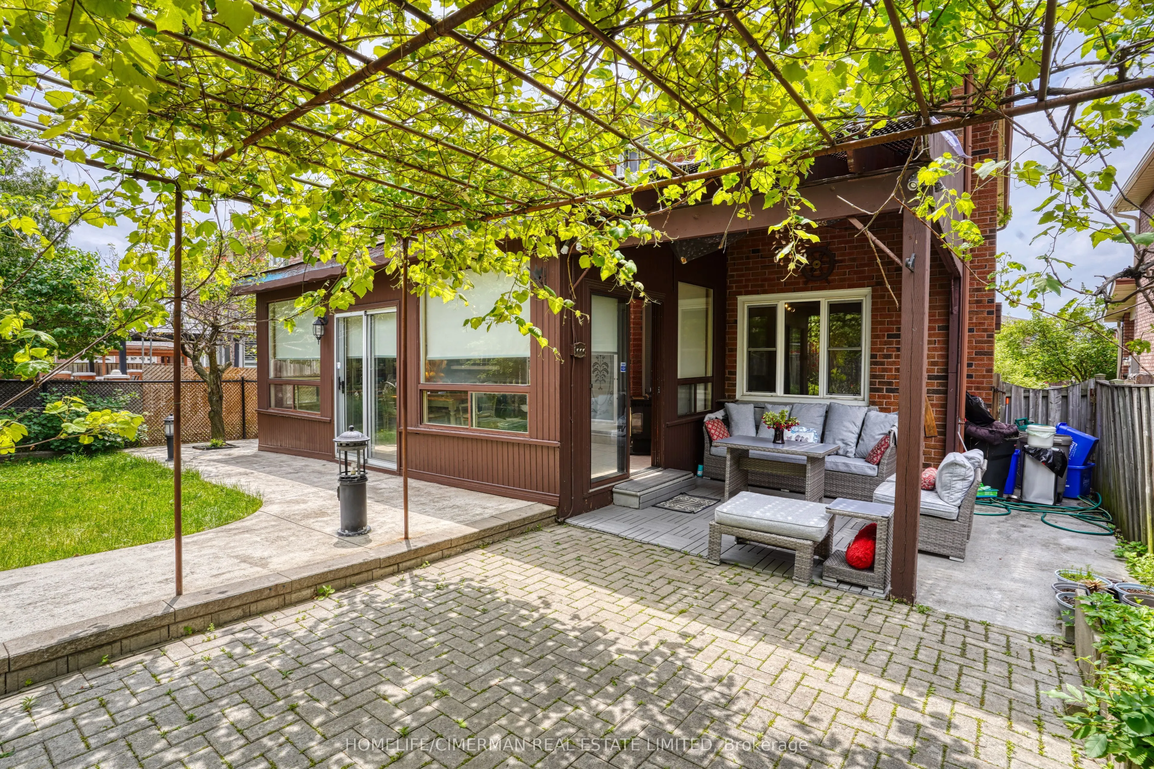 40 Queenston Crescent