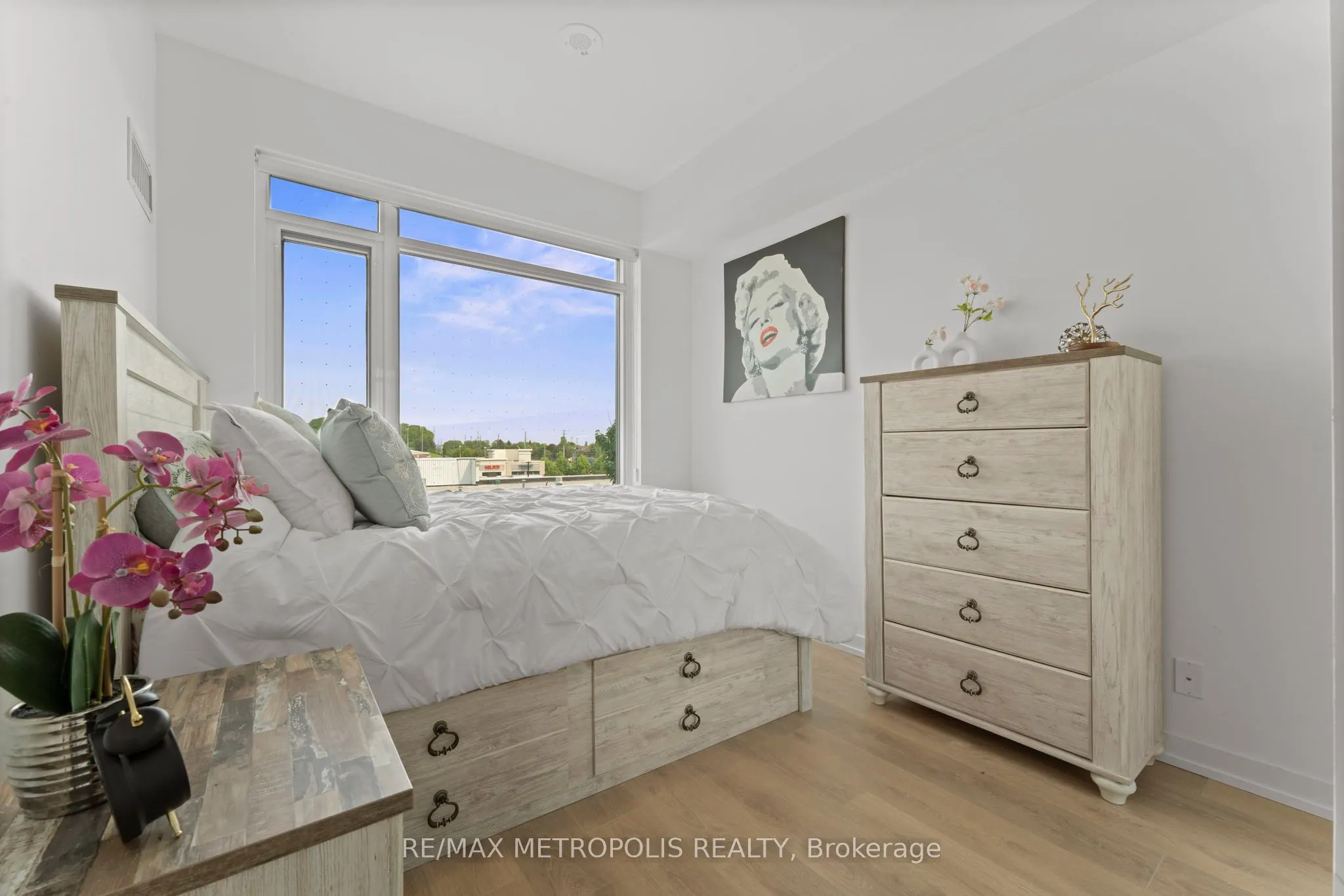 8 Beverley Glen Boulevard, #303