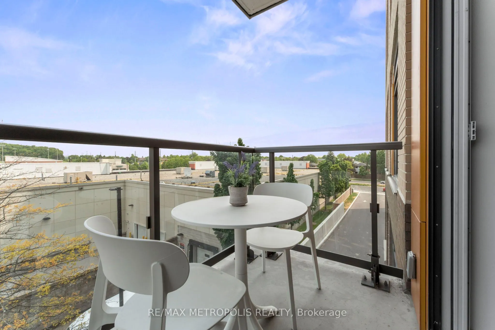 8 Beverley Glen Boulevard, #303