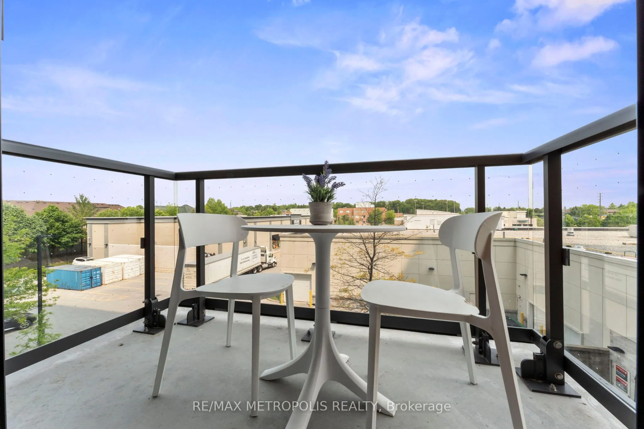 8 Beverley Glen Boulevard, #303