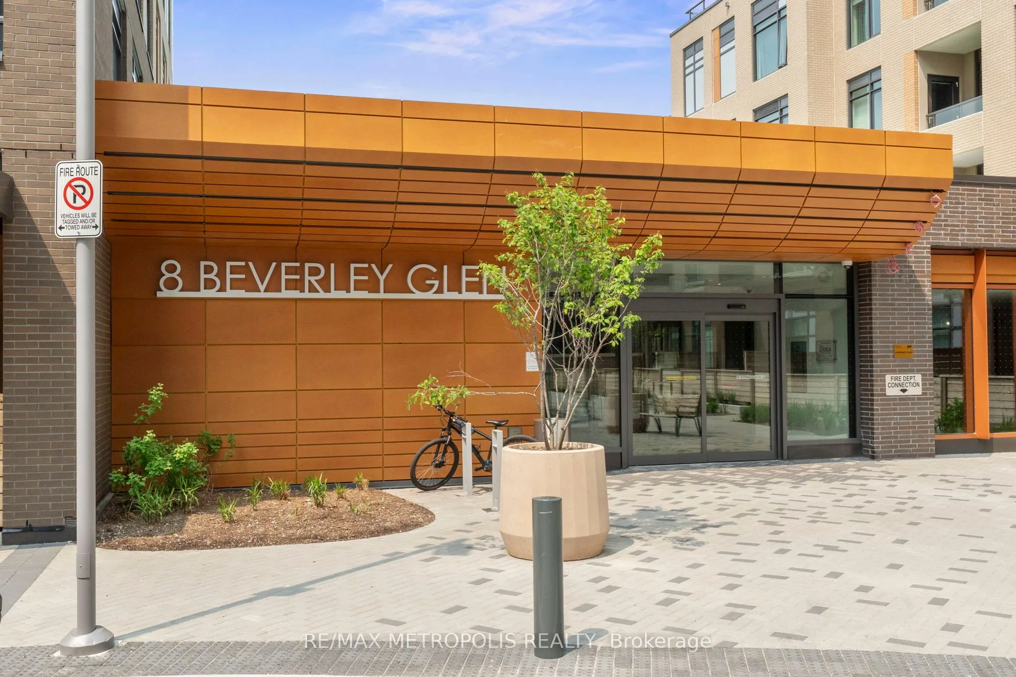8 Beverley Glen Boulevard, #303
