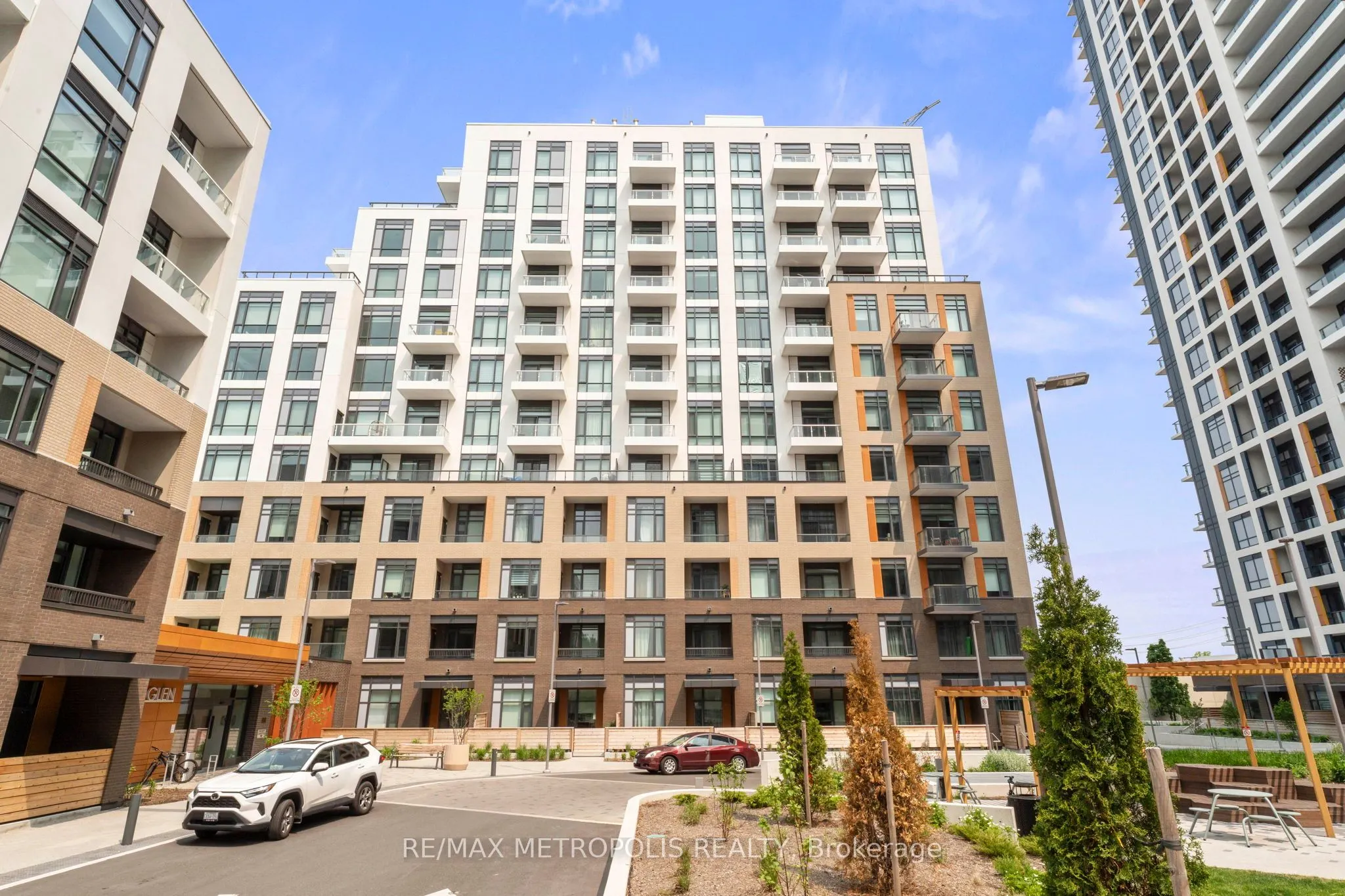 8 Beverley Glen Boulevard, #303