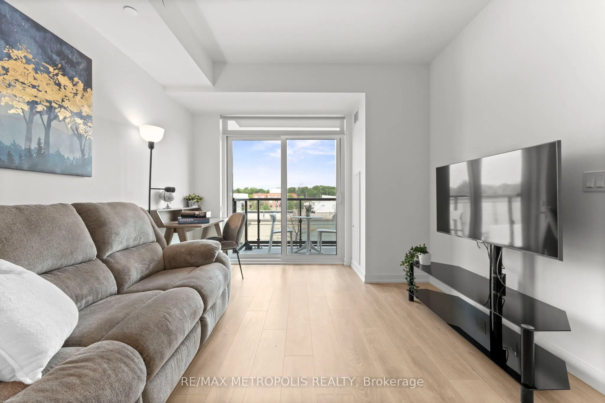 8 Beverley Glen Boulevard, #303
