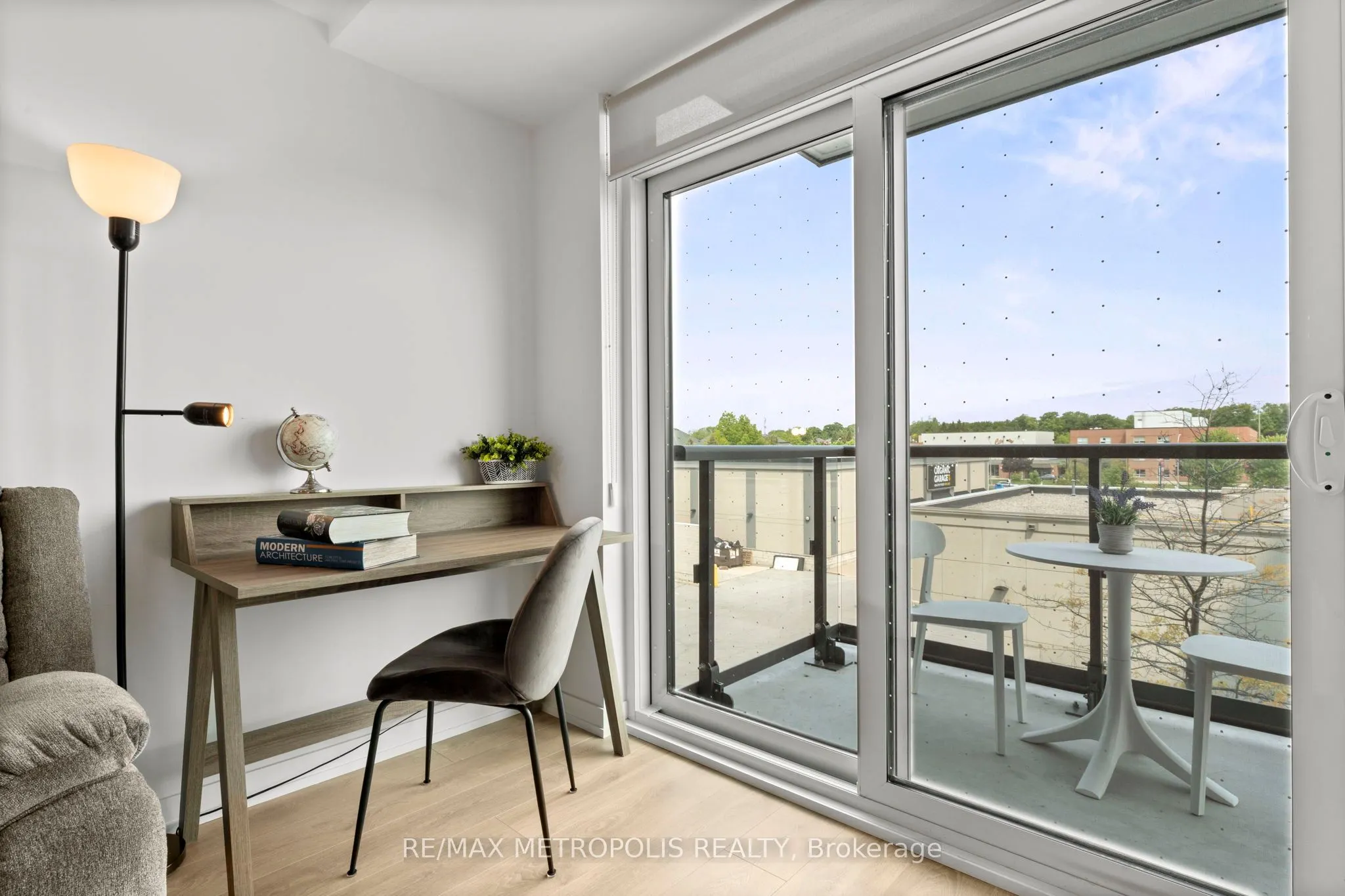 8 Beverley Glen Boulevard, #303