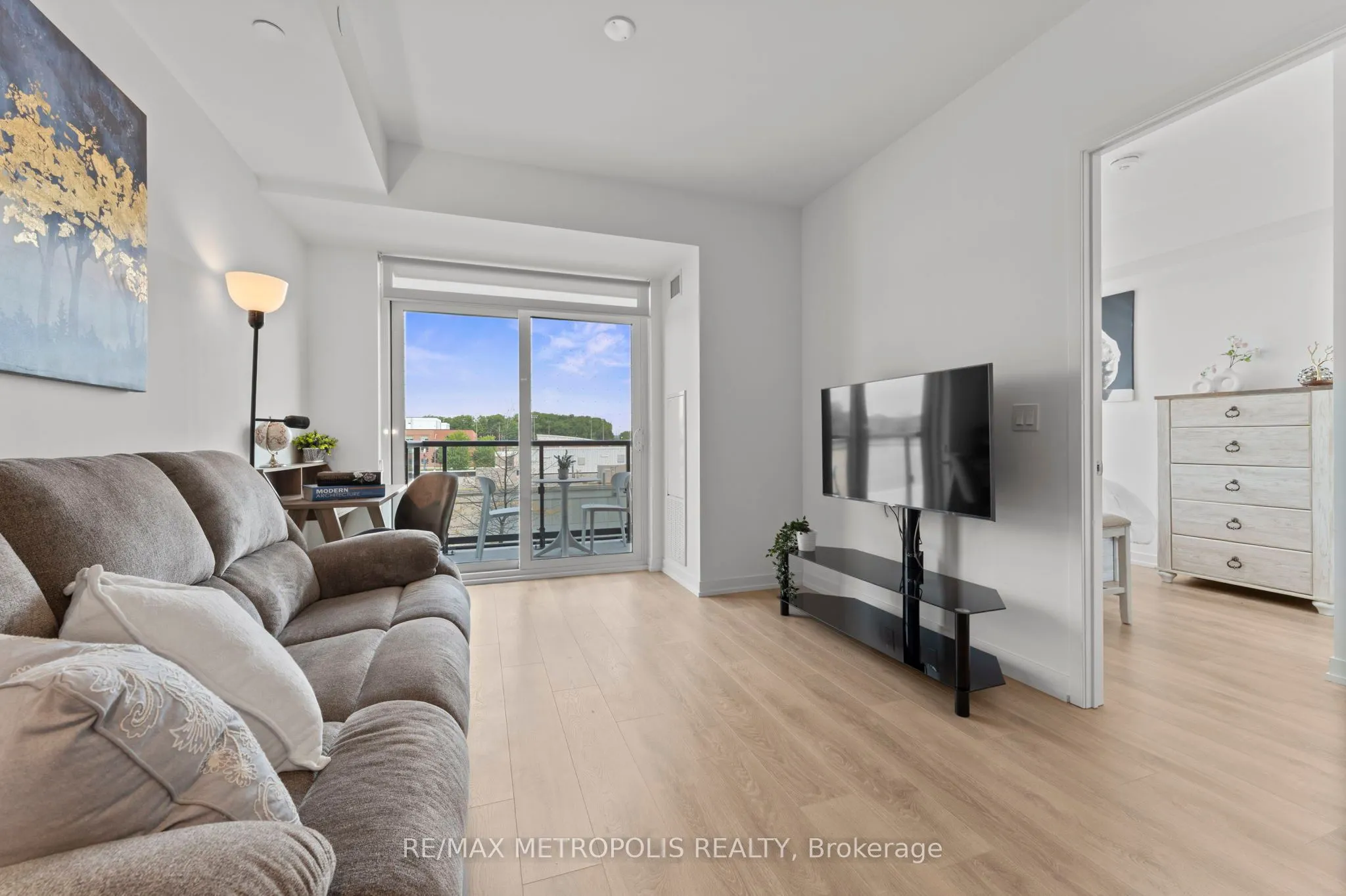 8 Beverley Glen Boulevard, #303