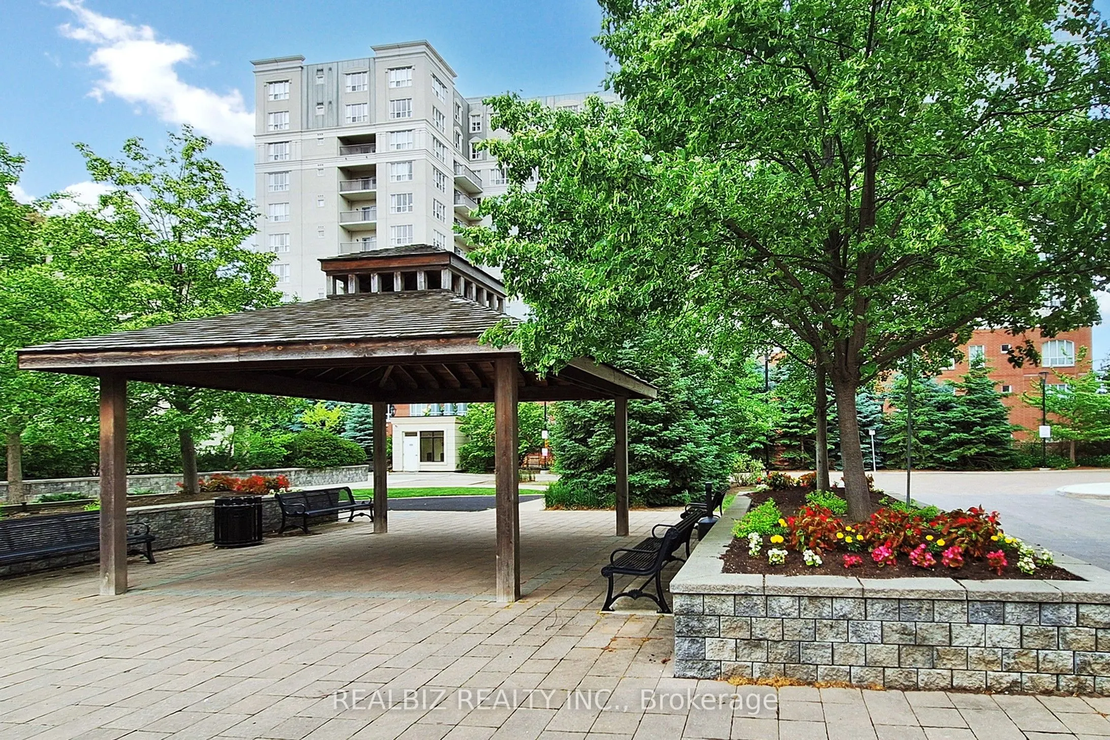 520 Steeles Avenue, #604