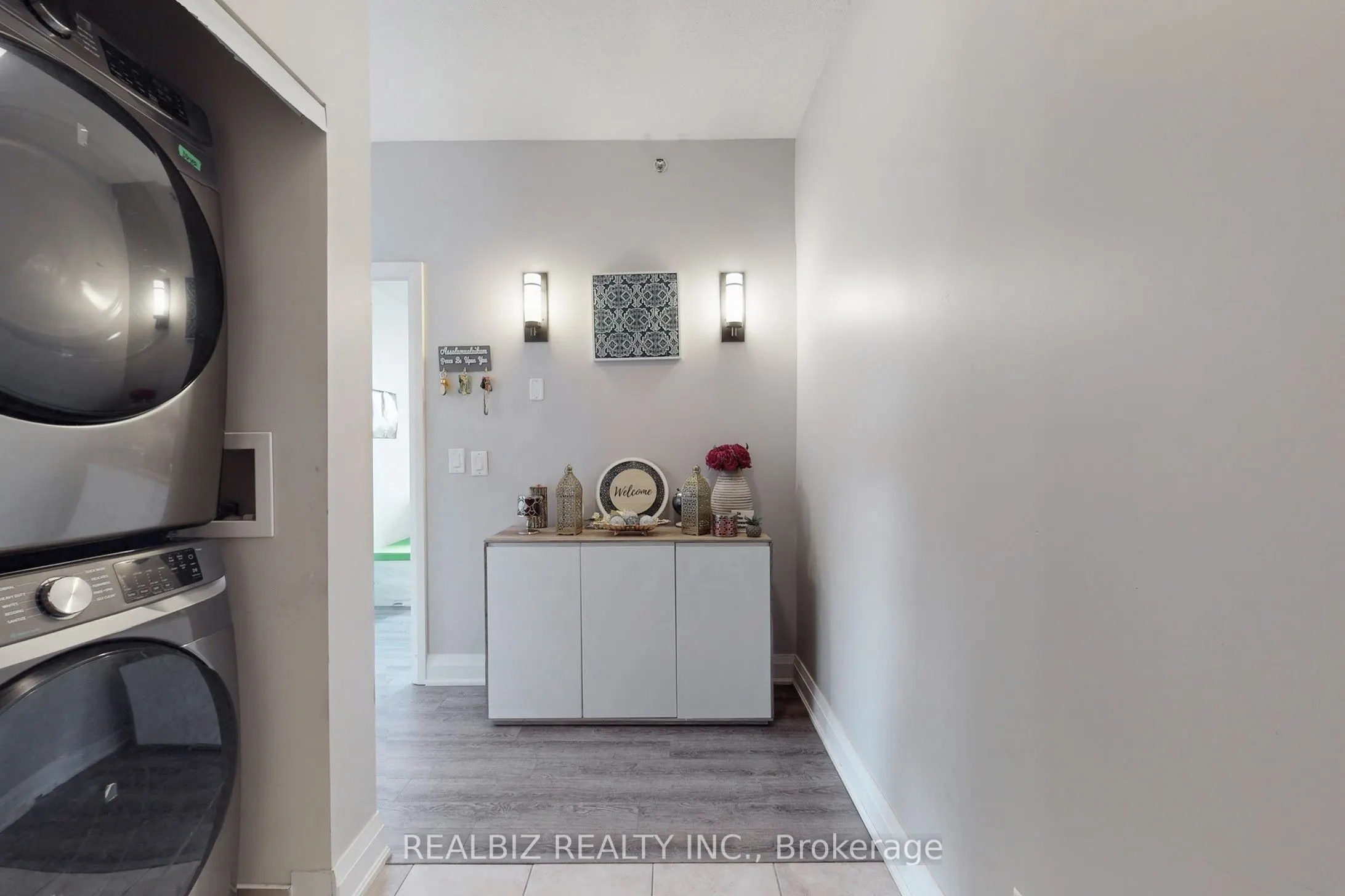 520 Steeles Avenue, #604