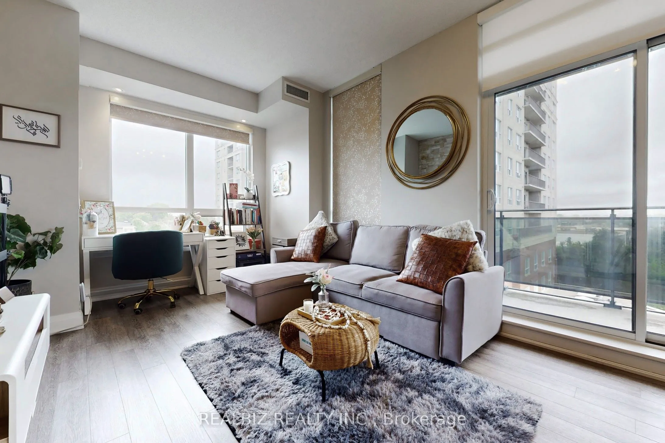 520 Steeles Avenue, #604