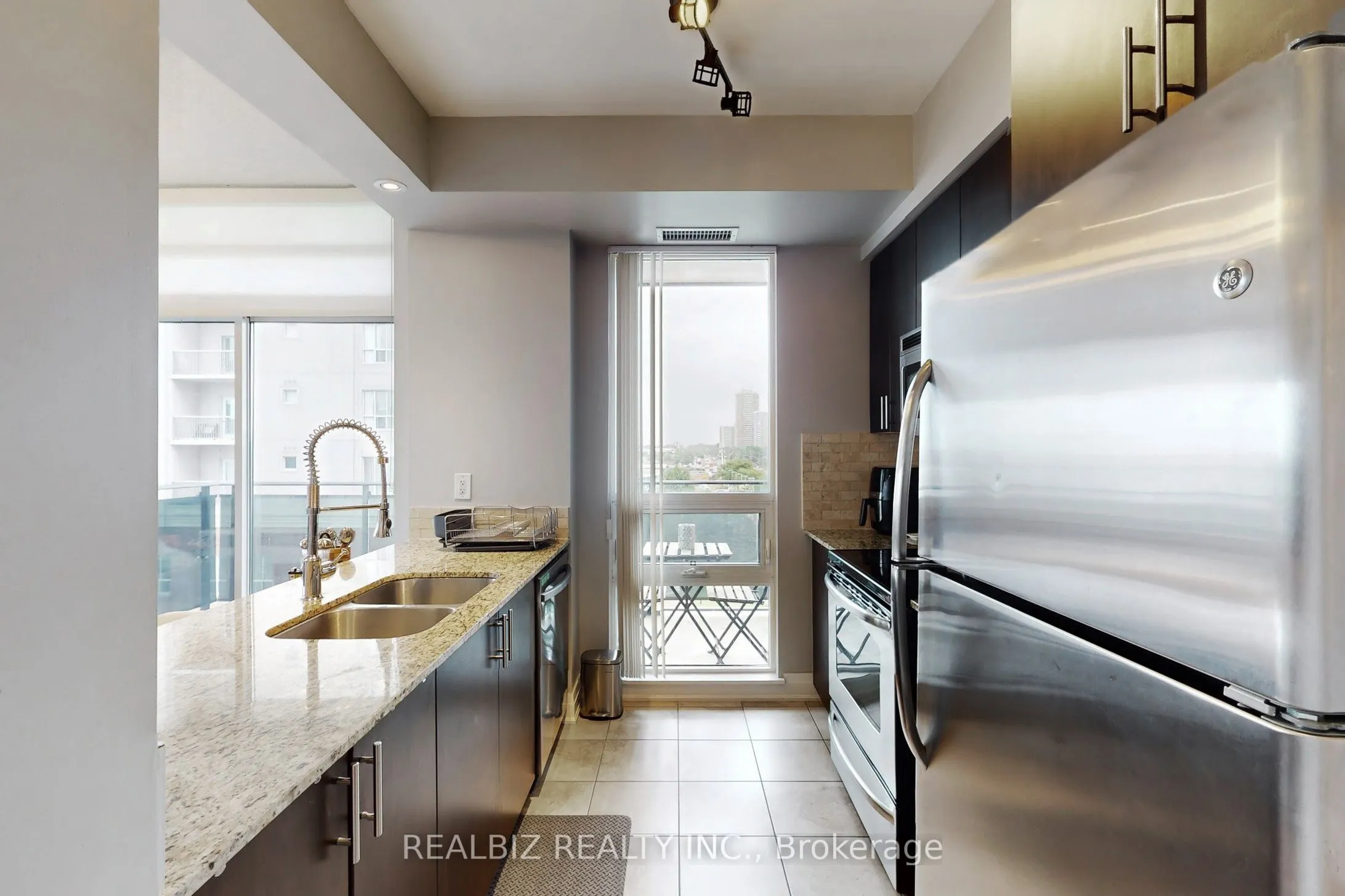 520 Steeles Avenue, #604